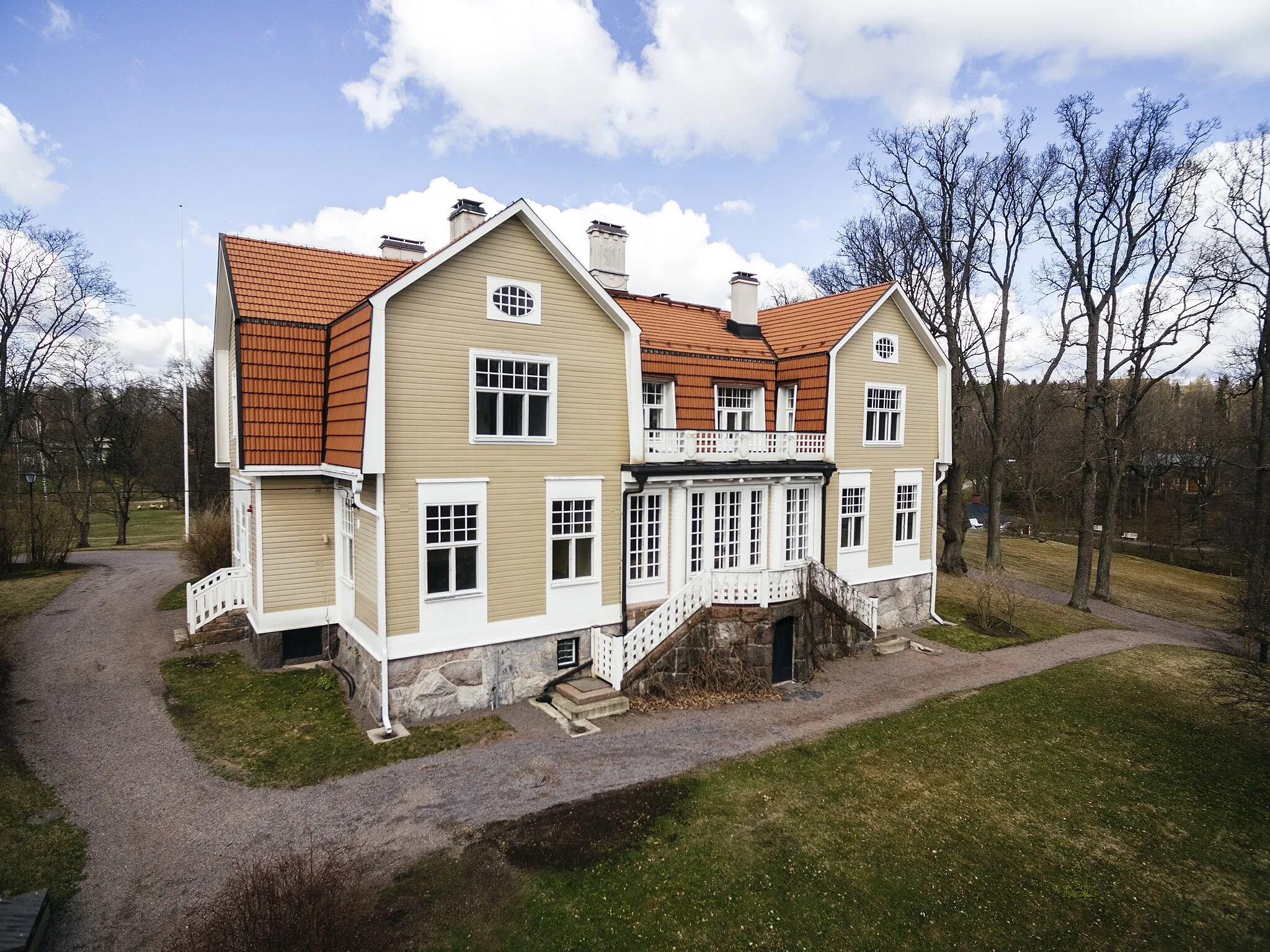 Photo showing: Håkansböle manor in Vantaa on 11 May 2018.