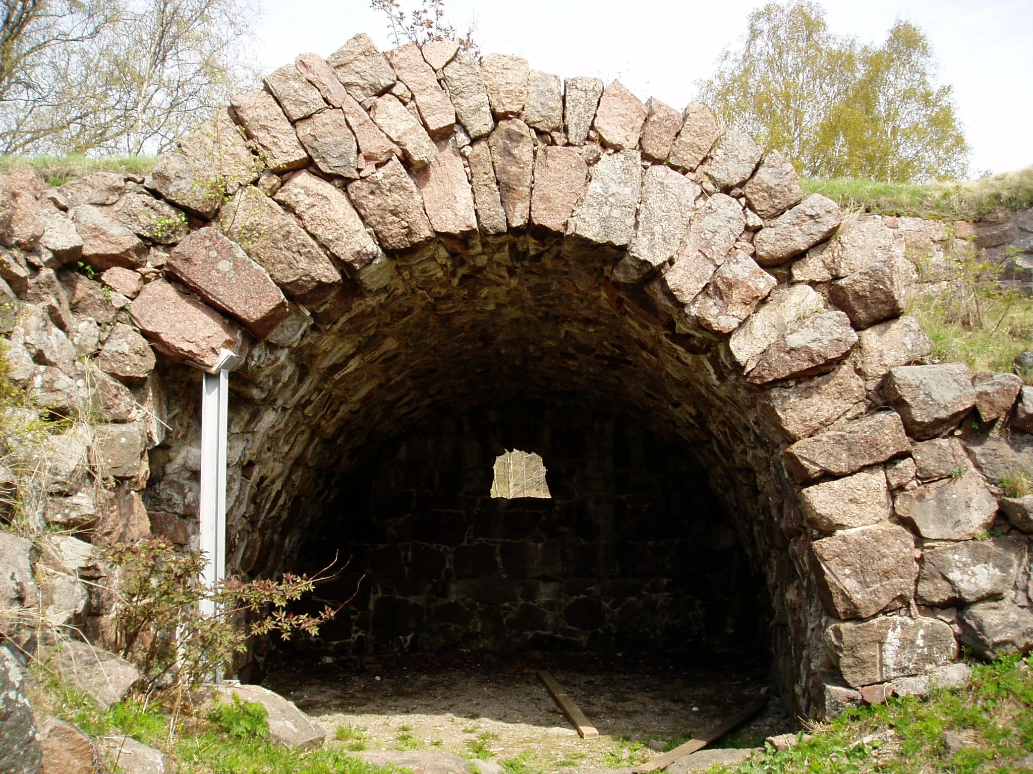 Photo showing: Loviisan linnoitukseen kuuluvan bastioni Ungernin tykkikasematti.