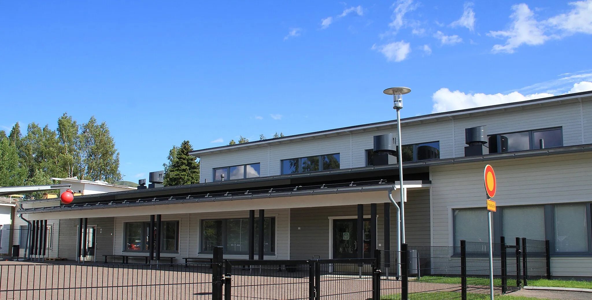 Photo showing: Monninkylä primary school, Monninkylä, Askola, Finland.