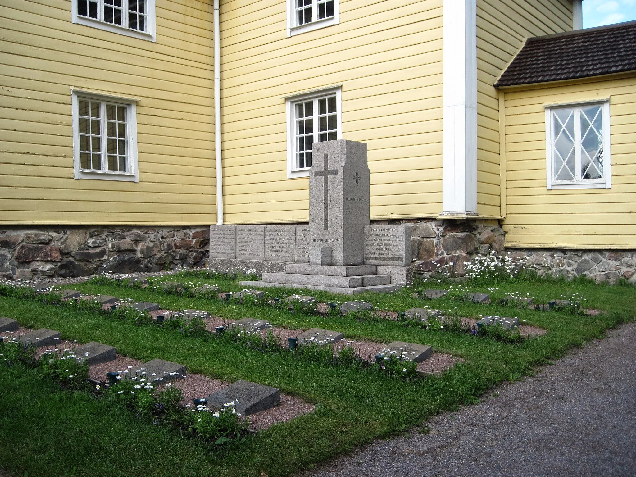 Photo showing: Military cemetary at church in Snappertuna, Finland