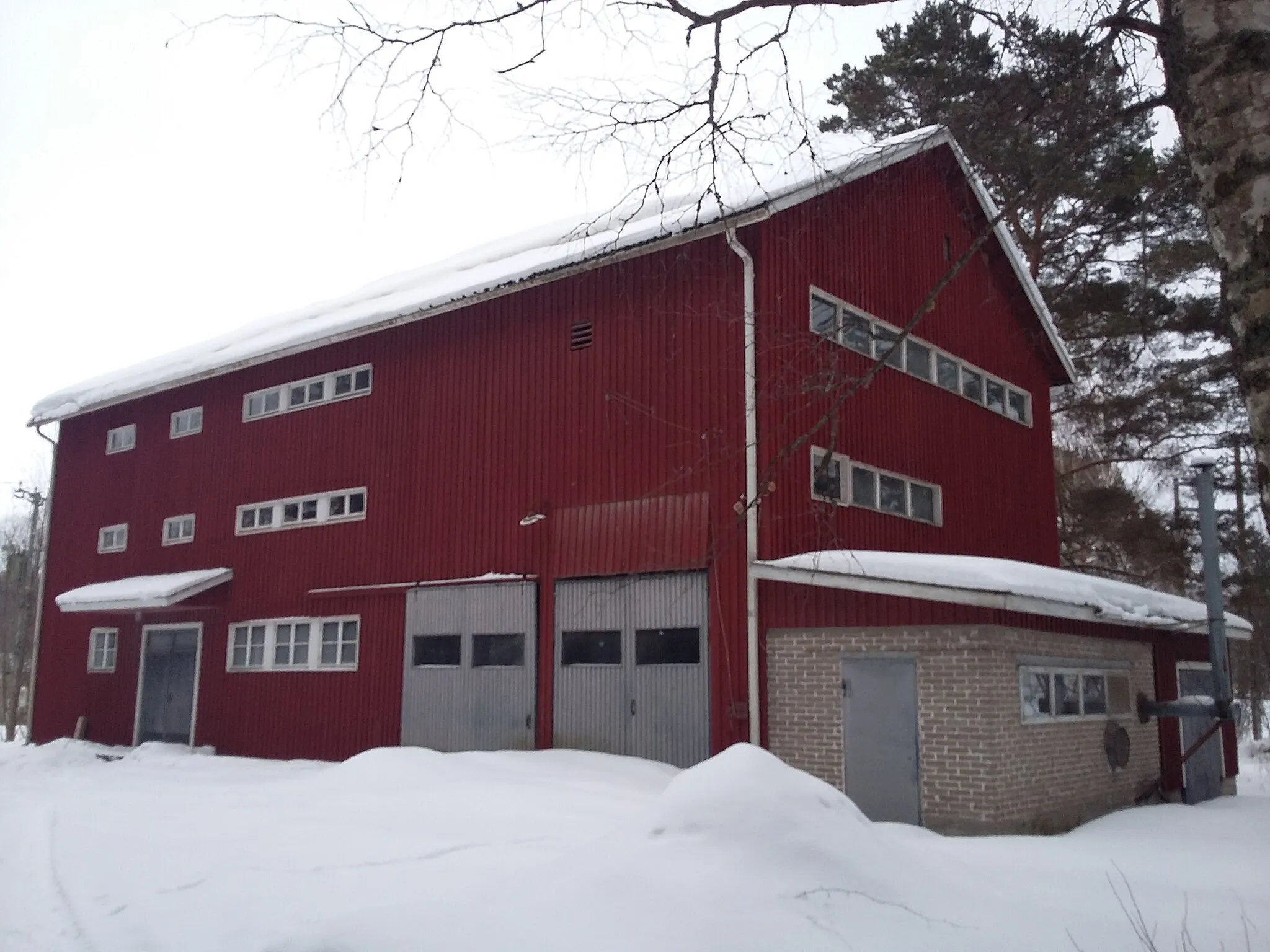 Photo showing: Huopanankosken myllyistä uudempi. Huopanankoski sijaitsee Viitasaarella, pohjoisessa Keski-Suomessa.