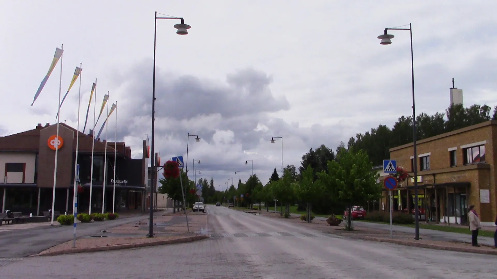 Photo showing: Porintie road in Nakkila, Finland. Picture's taken from the crossing of Kauppatie and Torikatu streets.