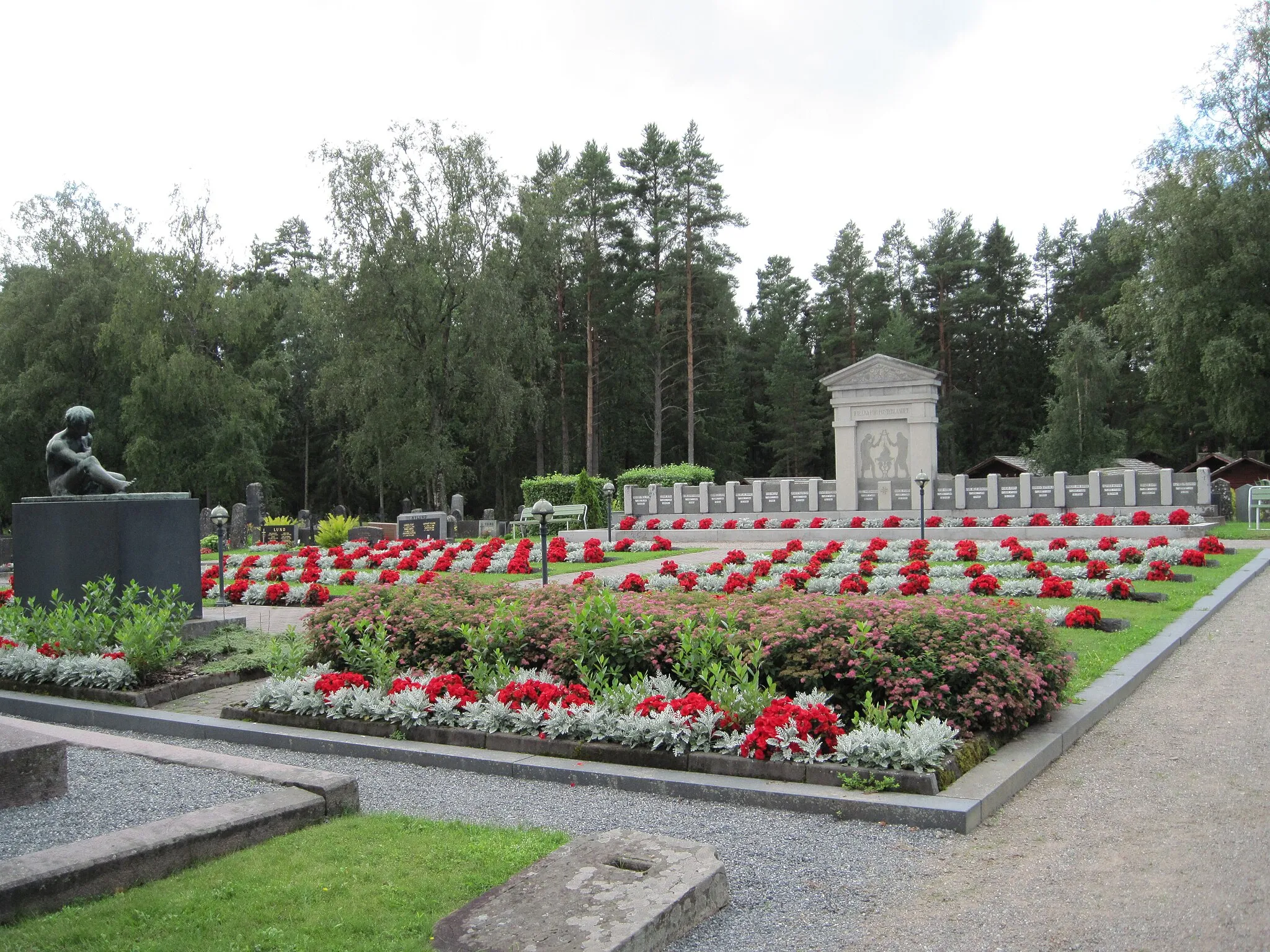 Photo showing: Military cemetary at Närpiö church in Närpiö , Finland