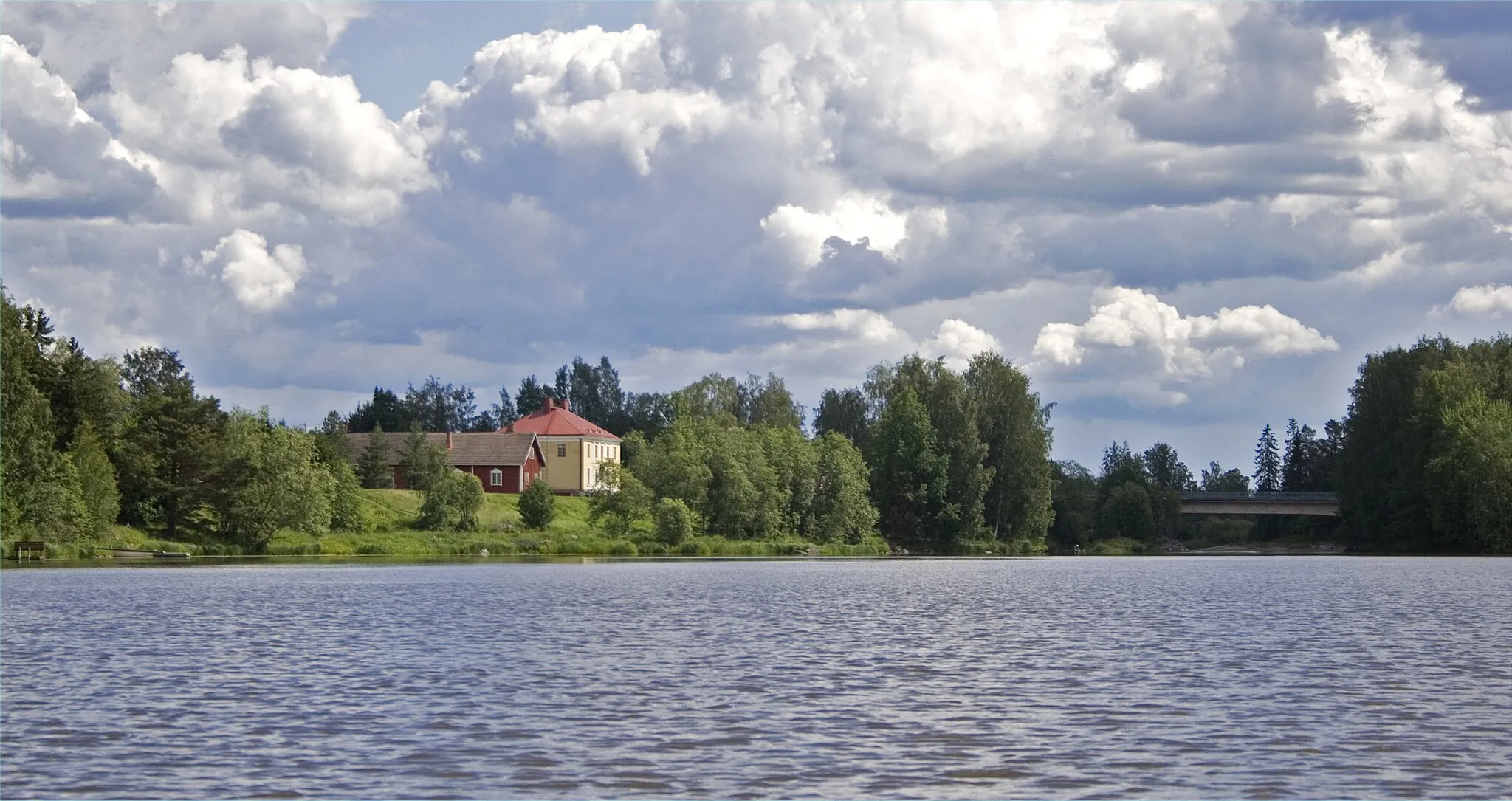 Photo showing: Vuolteen kartano Kokemäellä, kuvattuna Kokemäenjoelta