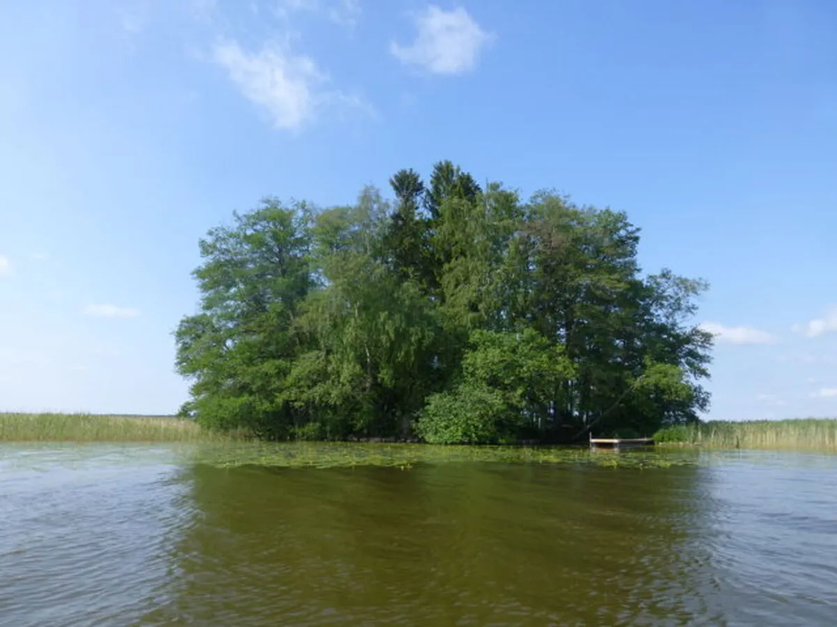 Photo showing: The medieval pilgrimage site Kirkkokari in Lake Köyliönjärvi, Säkylä, Finland.