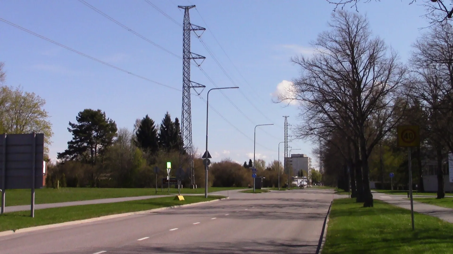 Photo showing: Koivulantie road at Herralahti district in Pori, Finland. The picture's taken near the crossing of Puinnintie road.