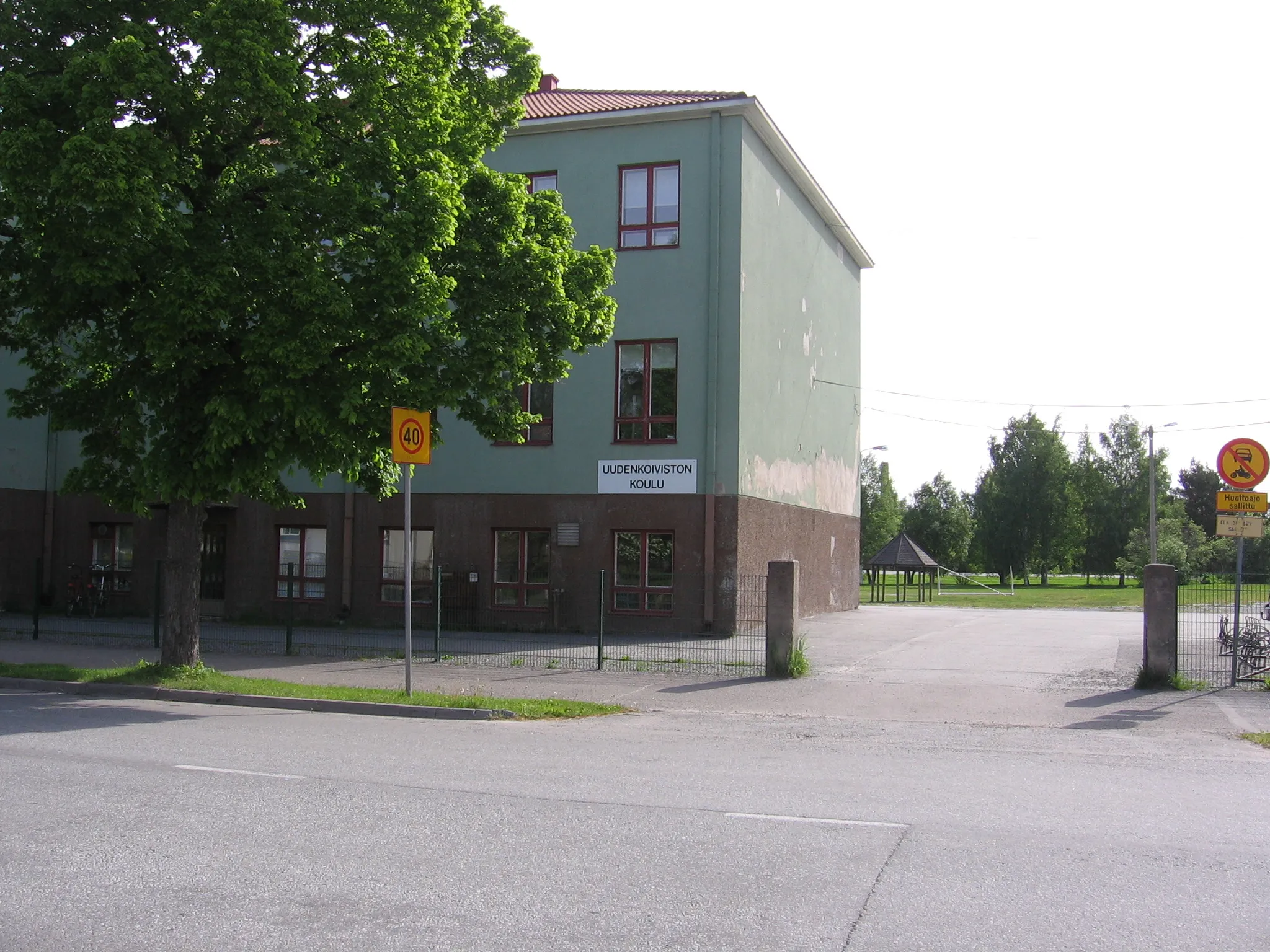 Photo showing: Uusikoivisto School