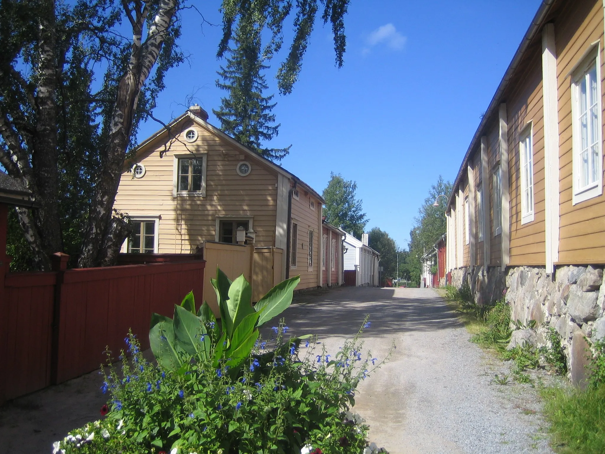 Photo showing: Old houses in Norrmalm (Skata), Jakobstad, Finland.