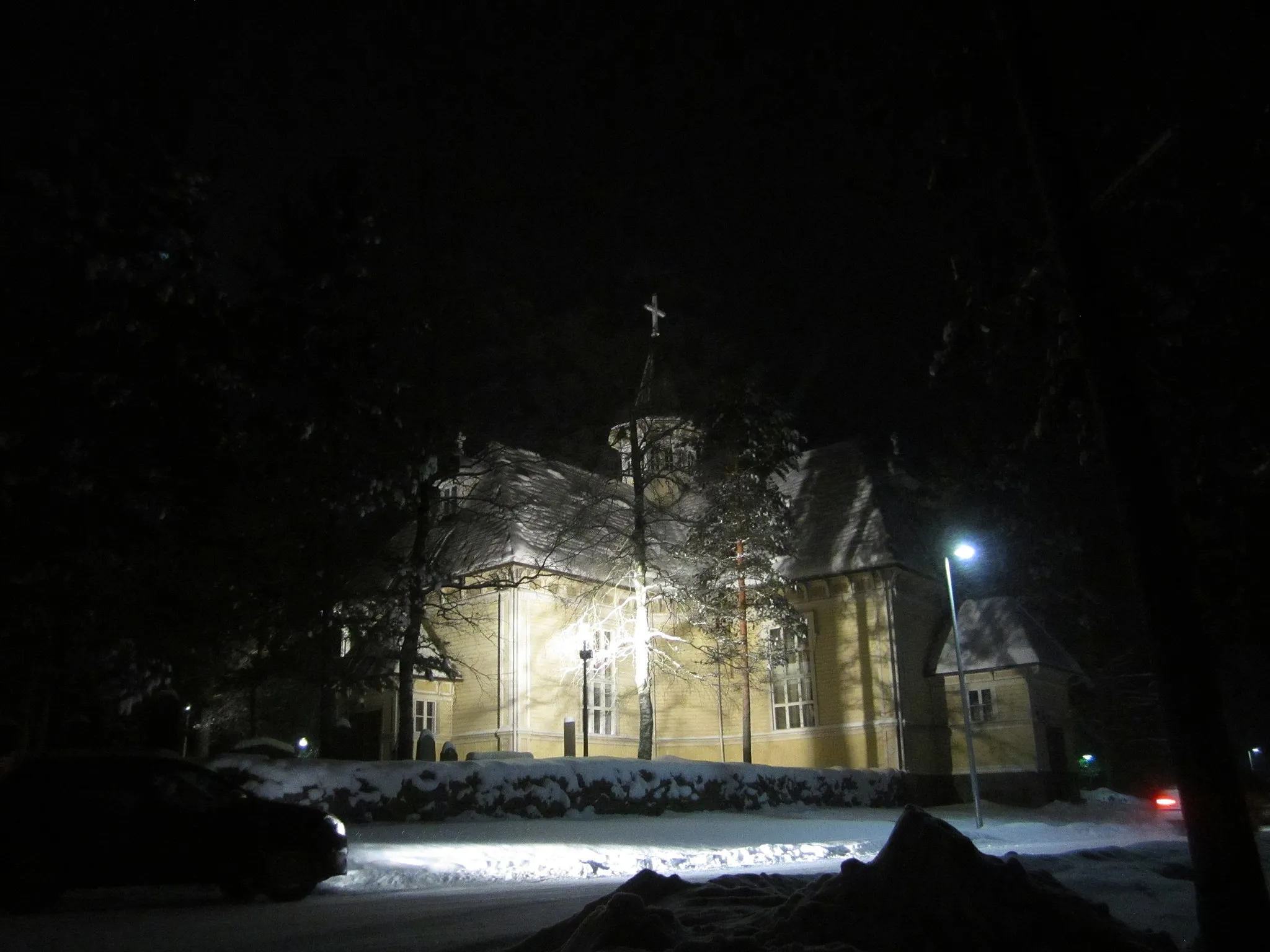 Photo showing: Töysän kirkko jouluaattona 2012.