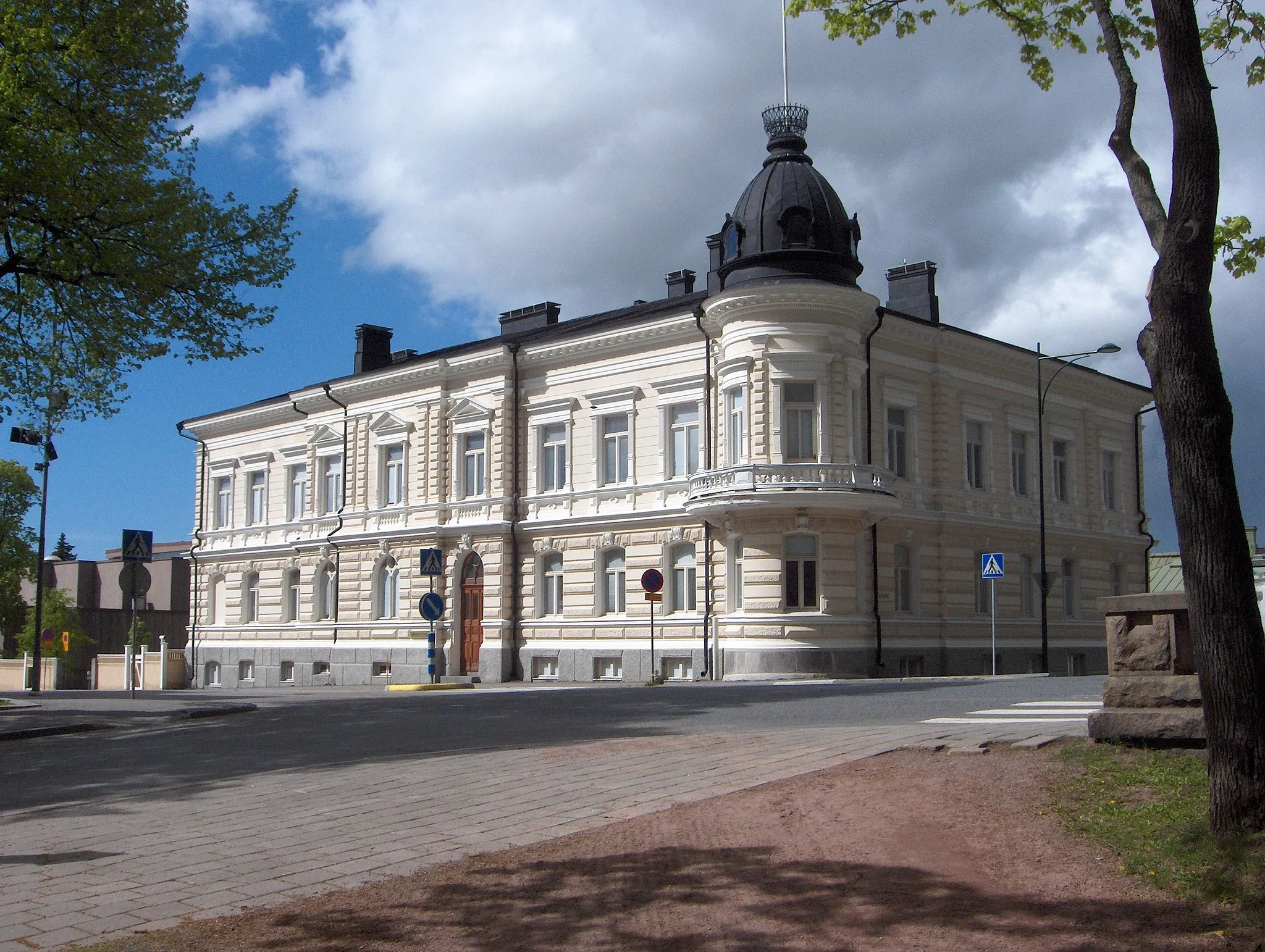 Photo showing: Church Registry Office of Pori, Finland. Designed by architect Ricardo Björnberg to sea captain Oscar Heine. Was completed in 1893.