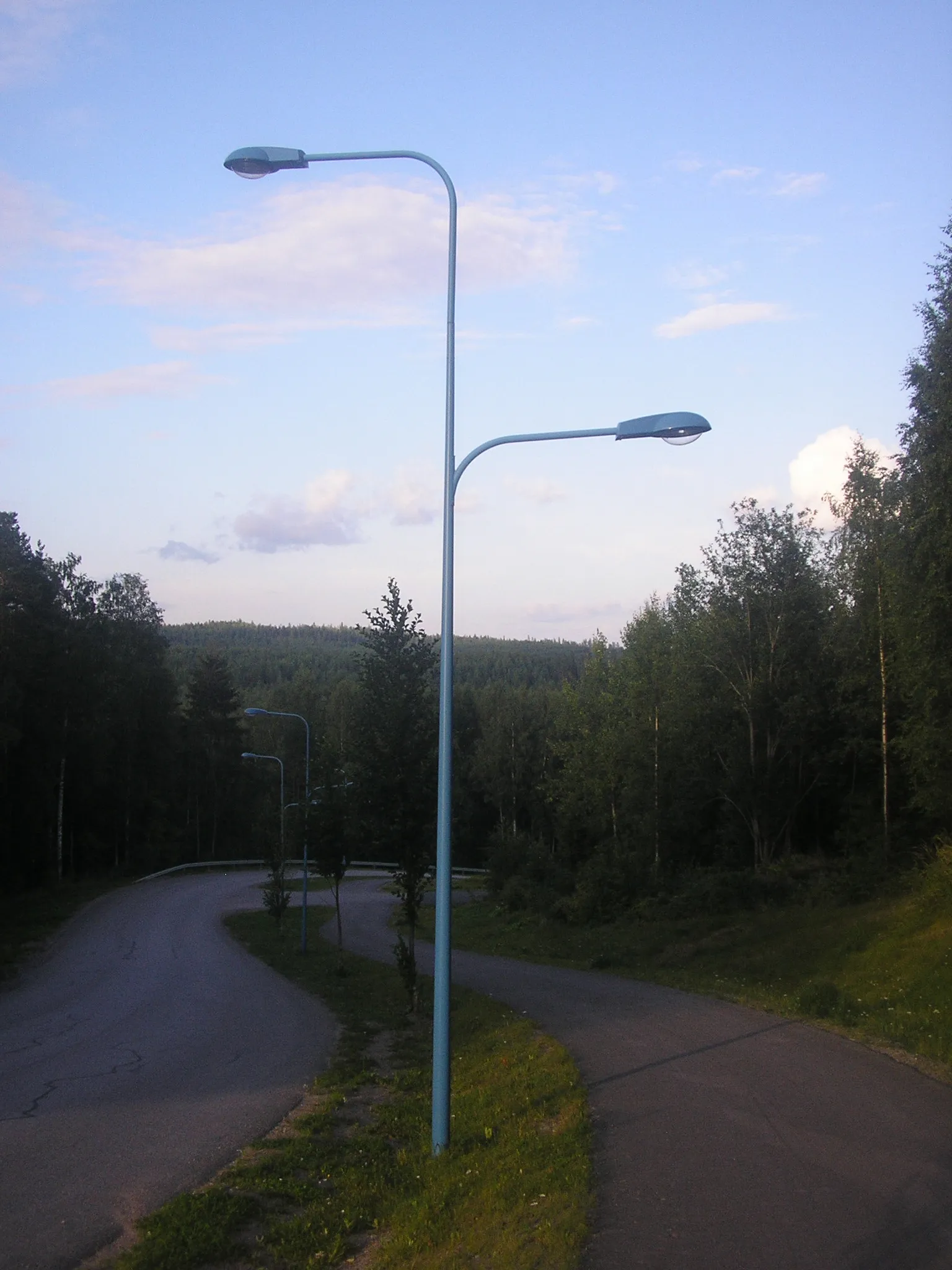 Photo showing: Street lamp in Vuorenlahti, Muurame, Finland.