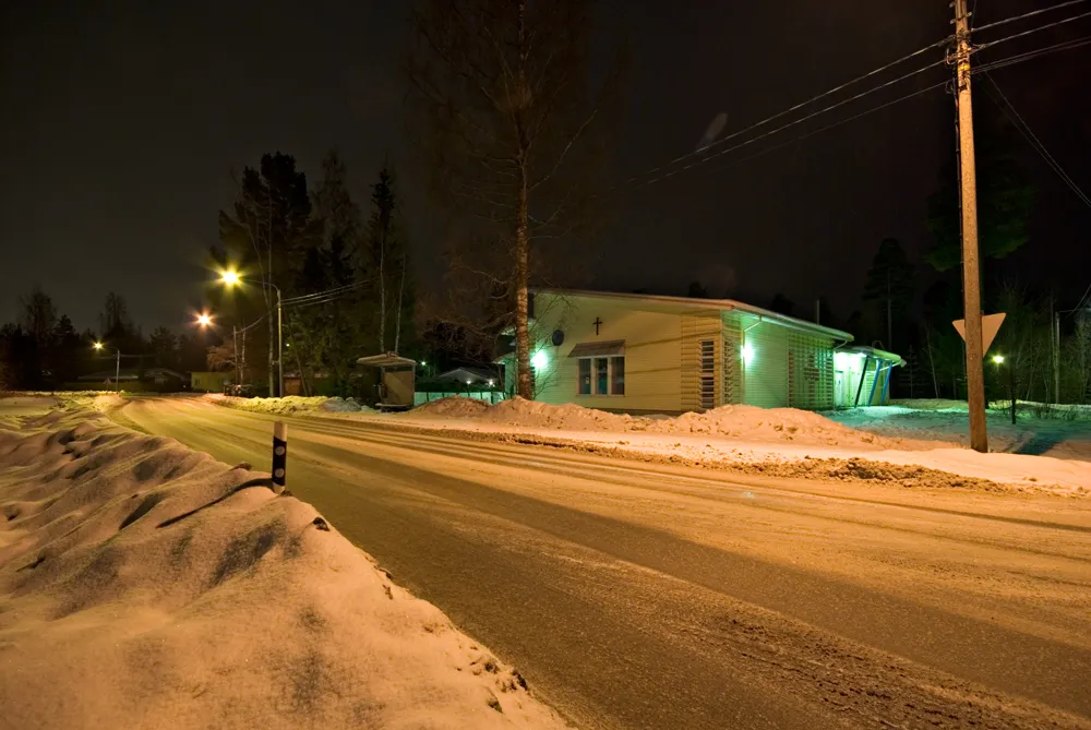 Photo showing: Metsäkyläntie at night