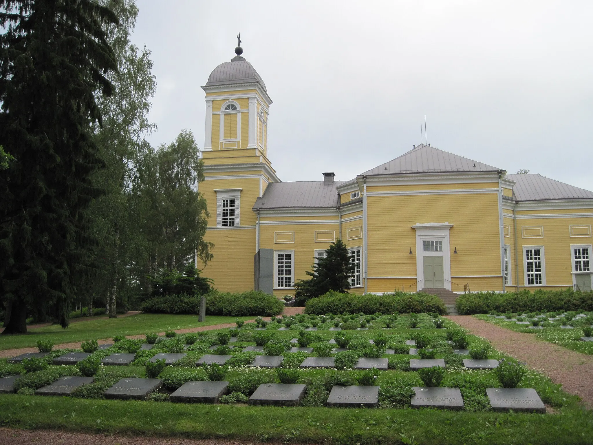 Photo showing: Military cemetery at Kankaanpää Church in Kankaanpää, Finland