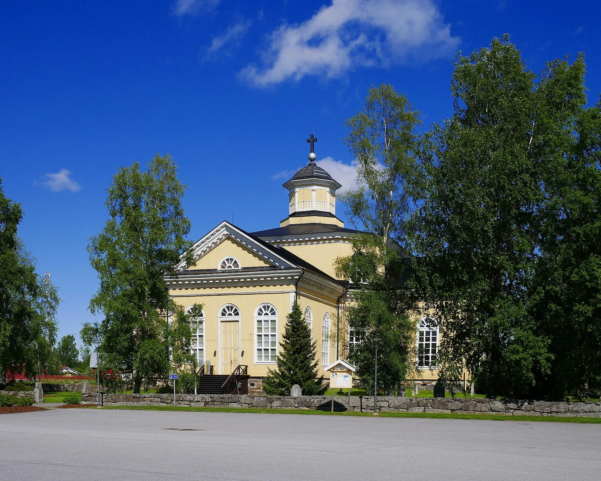 Photo showing: Kruunupyy Church, Finland.