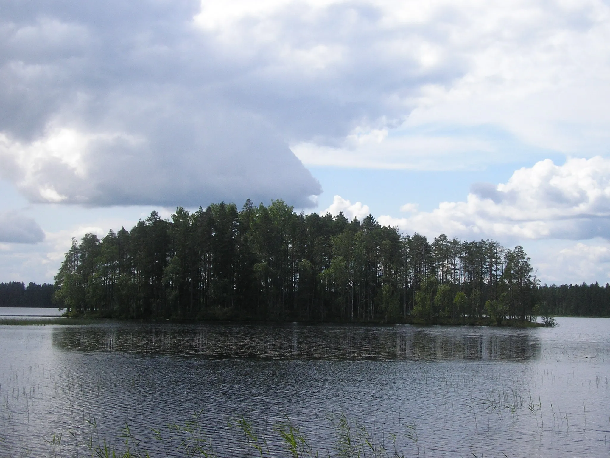 Photo showing: Island called Hännisensaari in Lake Yltiä in Keuruu, Finland