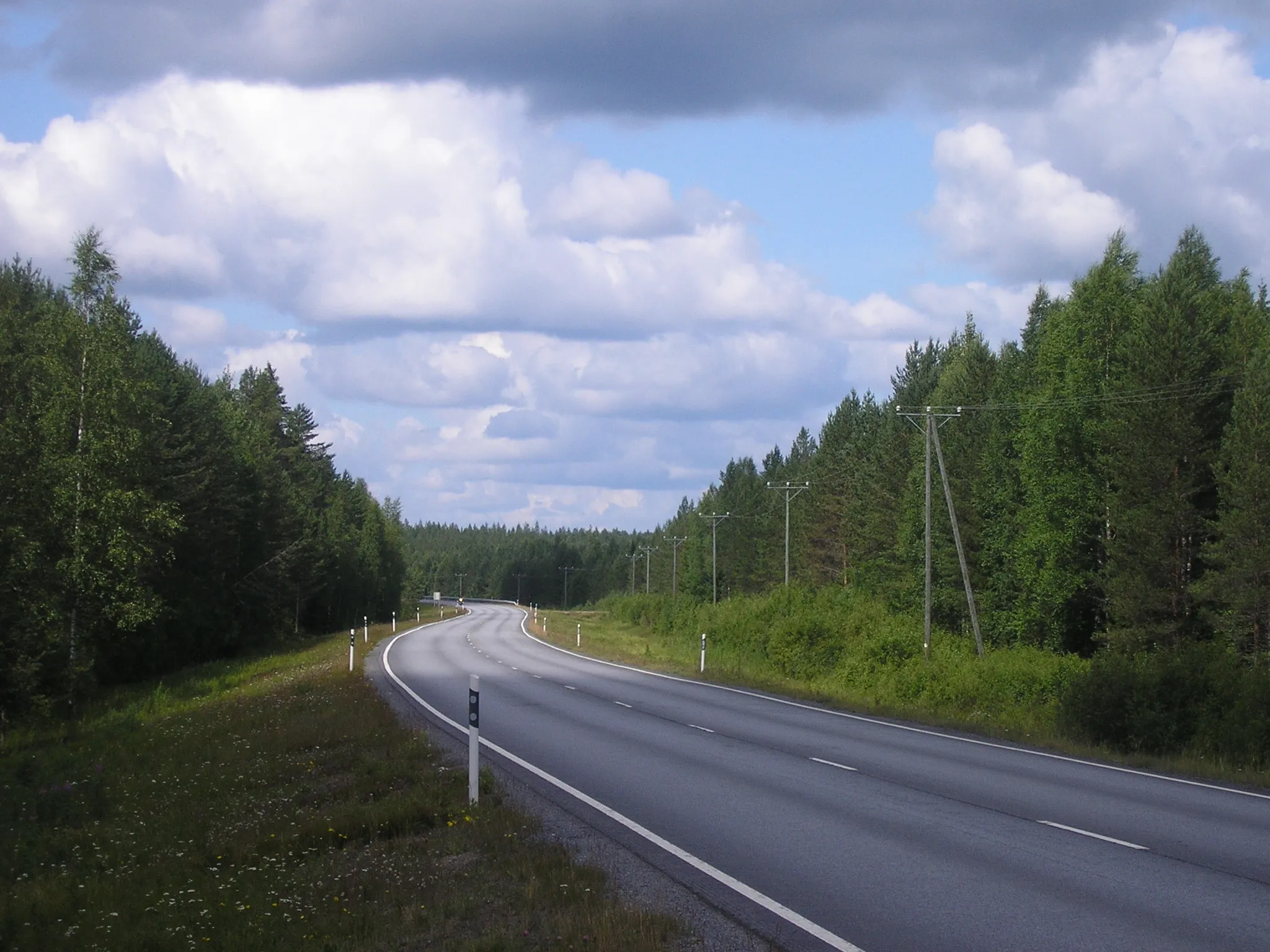 Photo showing: 1st class main road 23 in Keuruu, Finland towards Virrat.