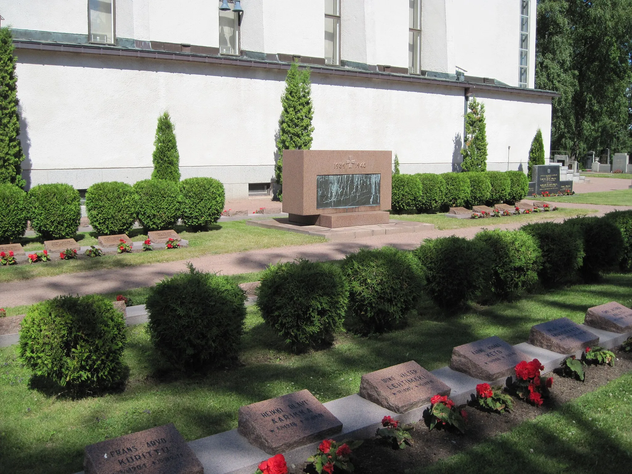Photo showing: Military cemetary at church in Nakkila, Finland