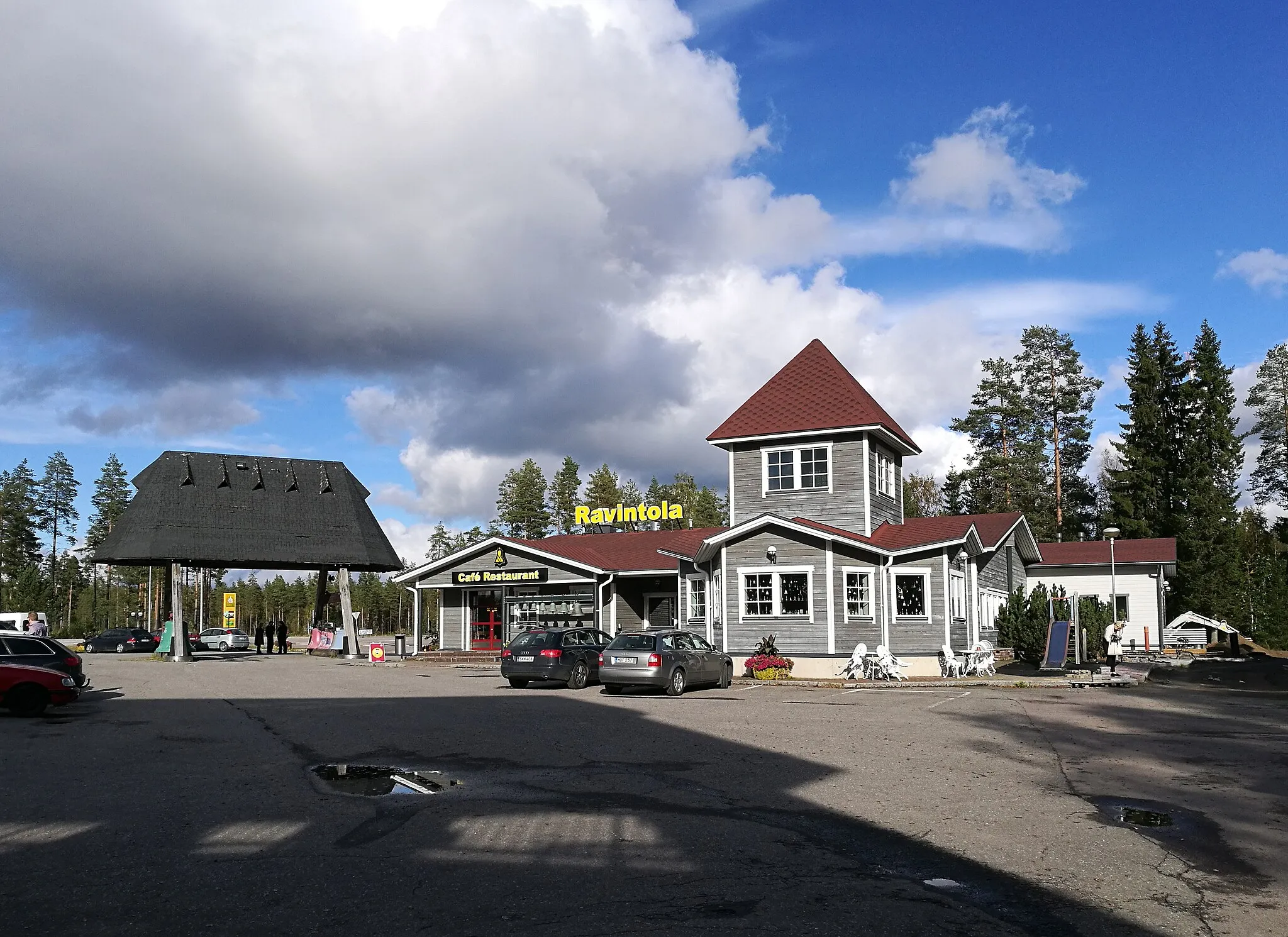 Photo showing: The Vaskikello restaurant in Pyhäjärvi, Finland.