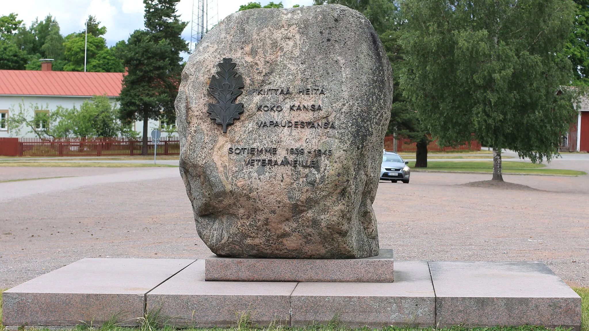 Photo showing: War veterans memorial stone in Säkylä, Finland. - Unveiled in 1990.