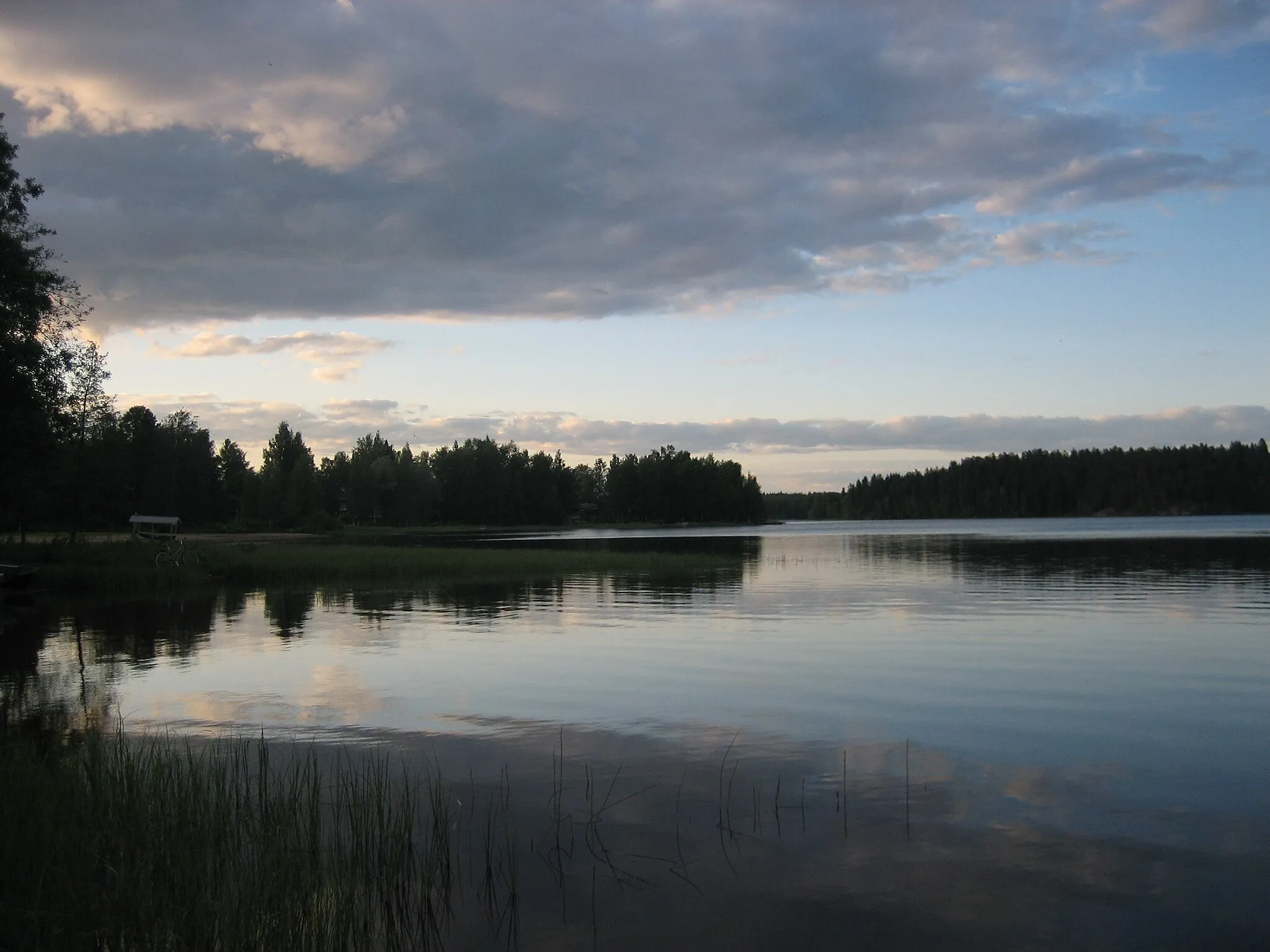 Photo showing: Lake Keijärvi in Ylöjärvi, Finland at evening.