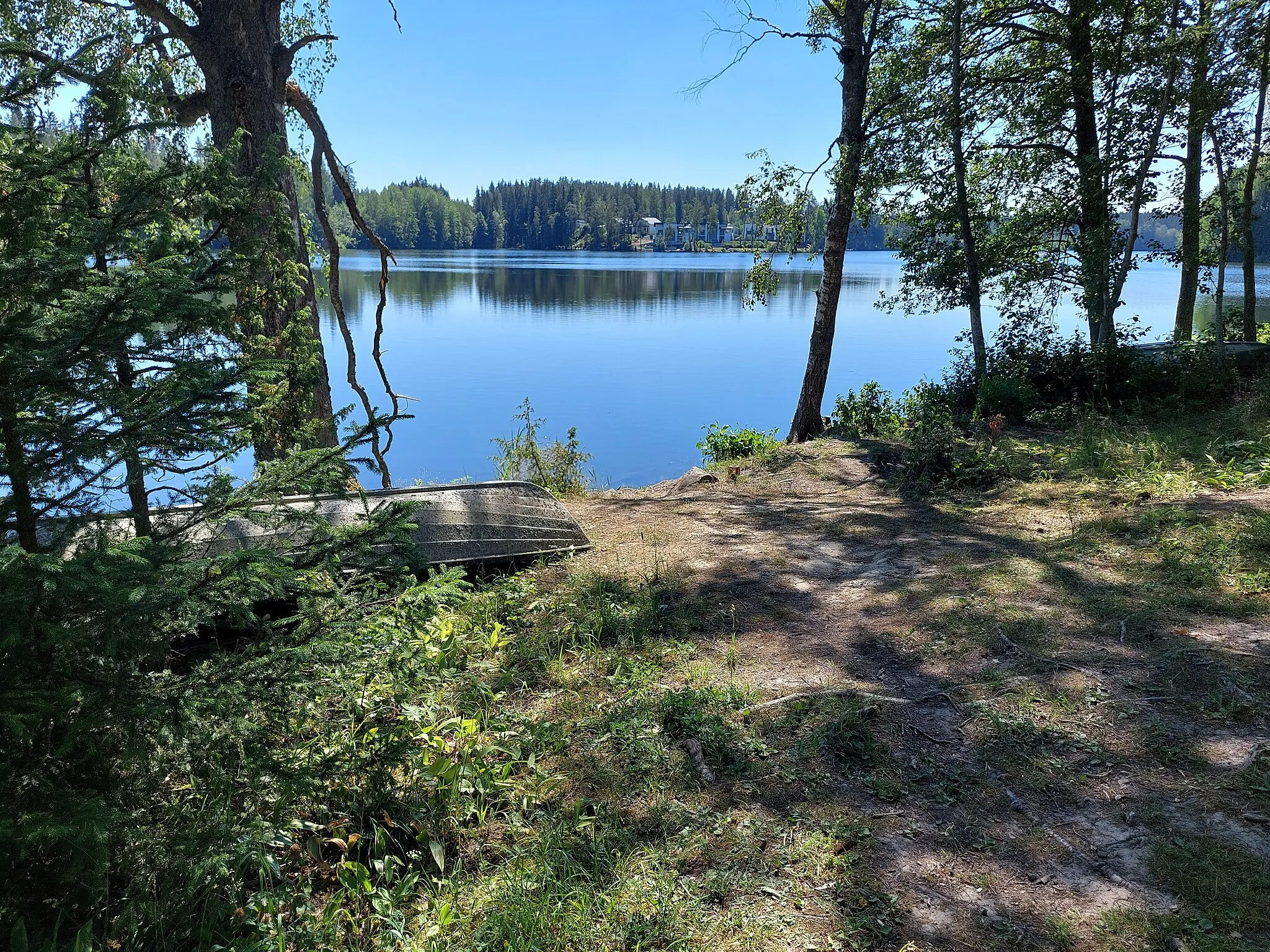 Photo showing: View over lake Veittijärvi