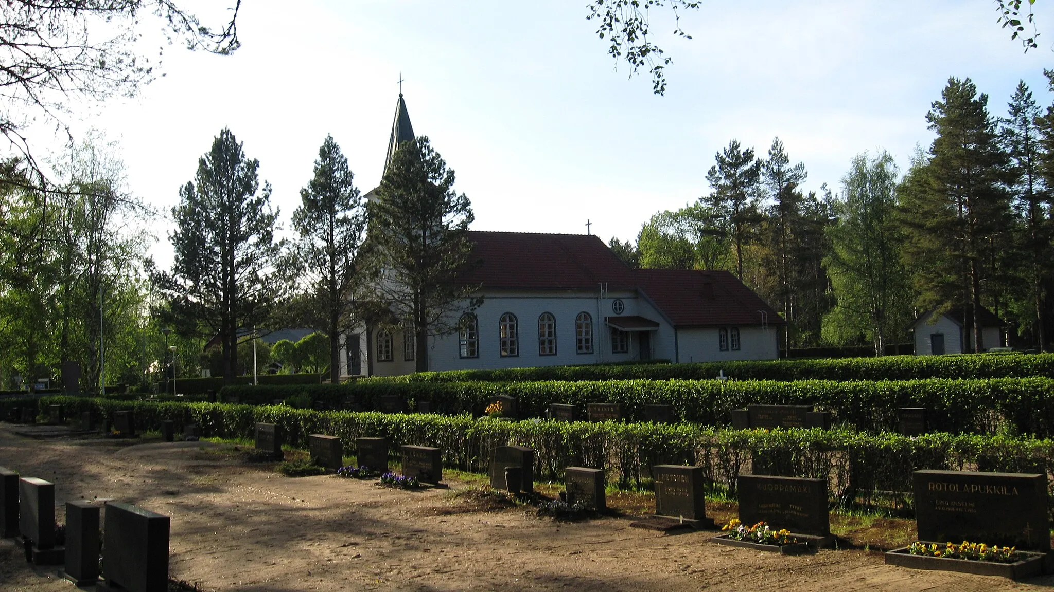 Photo showing: Kauhajärvi church and cemetery in Kauhajärvi village, Kauhajoki, Finland.