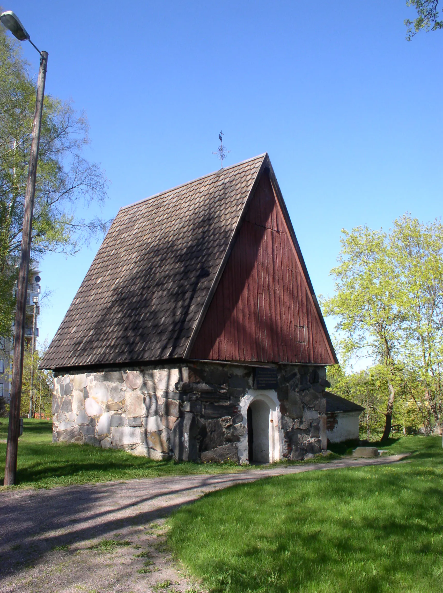 Photo showing: Akaa medieval stone sacristy in Akaa, Finland. The sacristy was part of a wooden church. It is supposed to be the first part of a planned stone church. The plan was never finished.