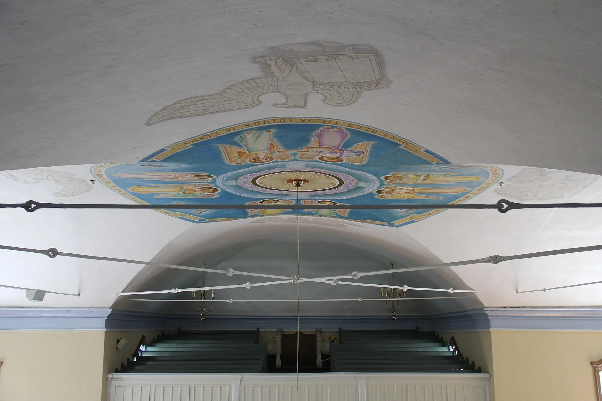 Photo showing: Urjala church, Urjala, Finland. Originally designed by Martti Tolpo, modifications in 1869 designed by architect Carl Albert Edelfelt. Completed in 1806. - Decorative paintings on the ceiling, center painting made in the 1950s, paintings of the Four Evangelists by Bruno Tuukkanen.