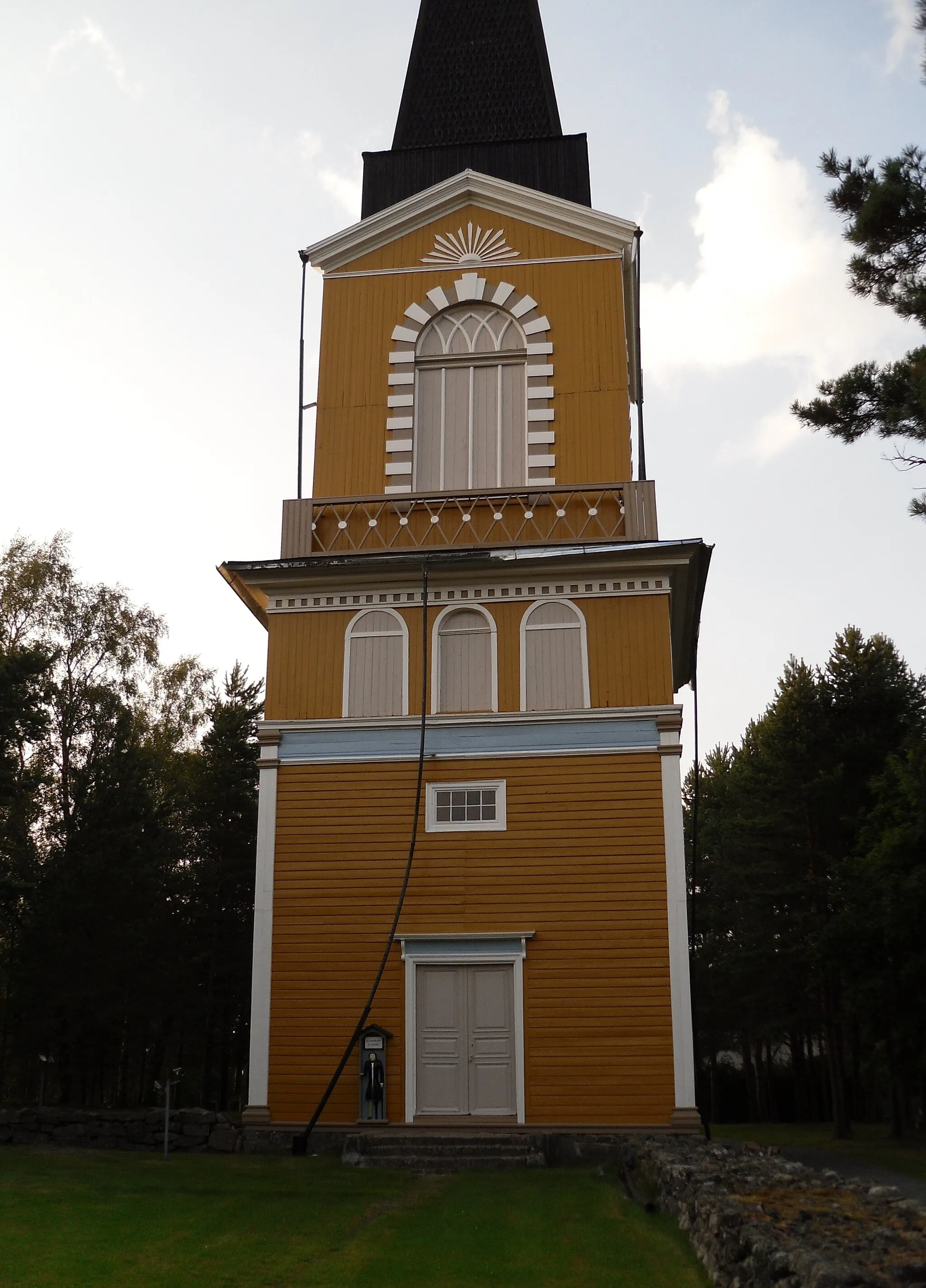 Photo showing: Sideby church old bell tower