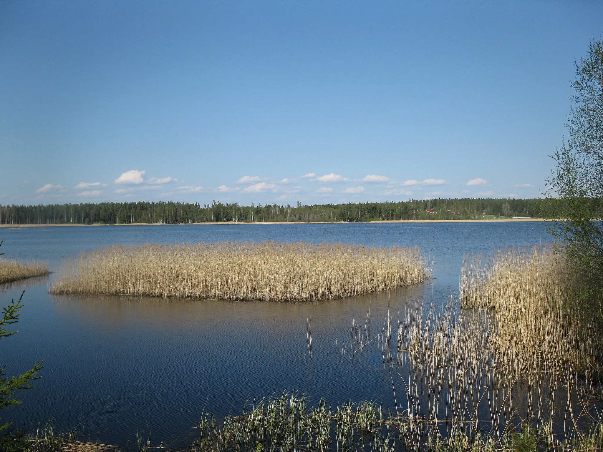 Photo showing: Kullaan Pyhärveä lännestä toukokuussa 2016.