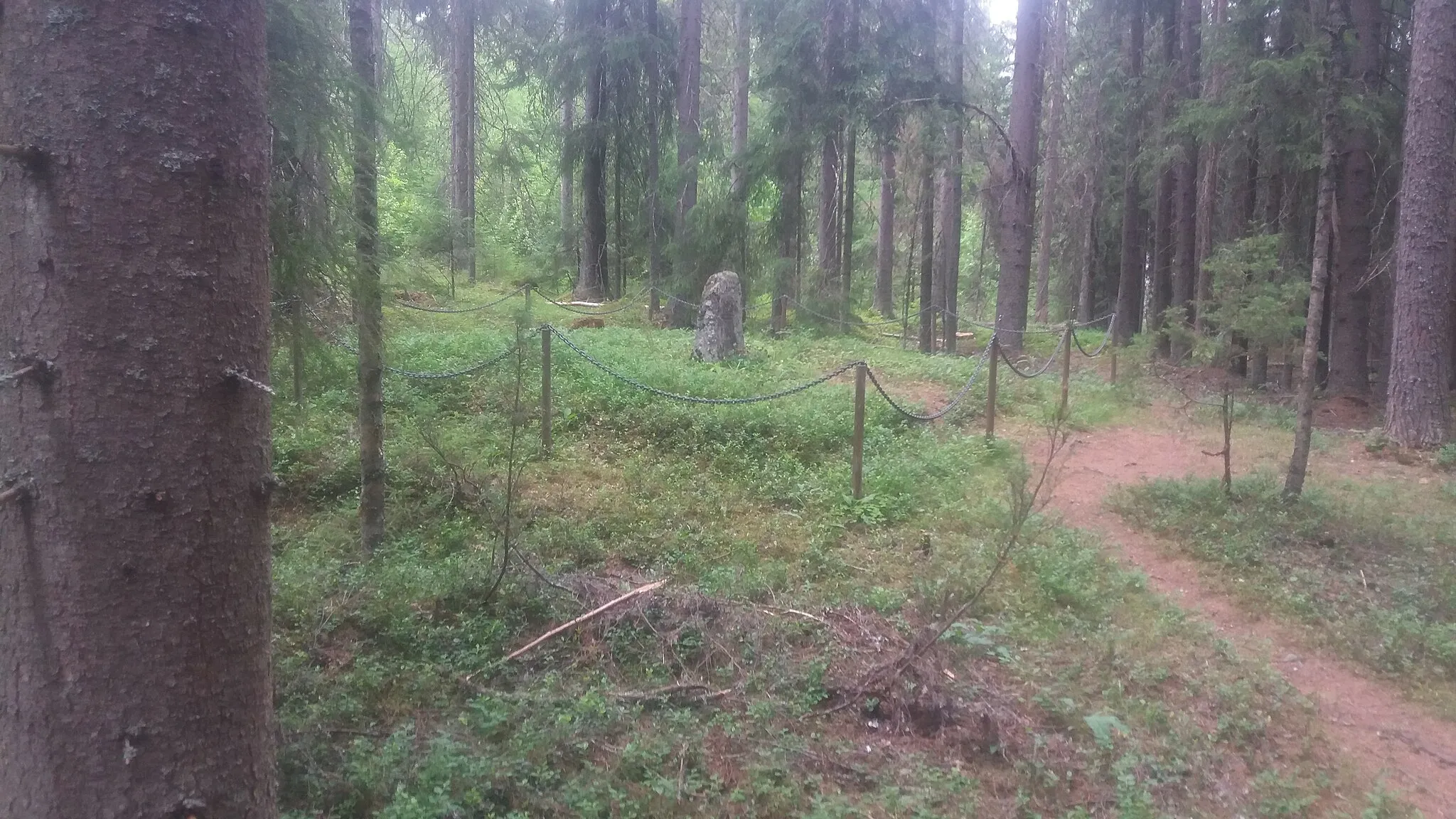 Photo showing: 1918 Finnish Civil War Red Guard mass grave, Viinamoisionmäki, Lavia, Pori, Finland.