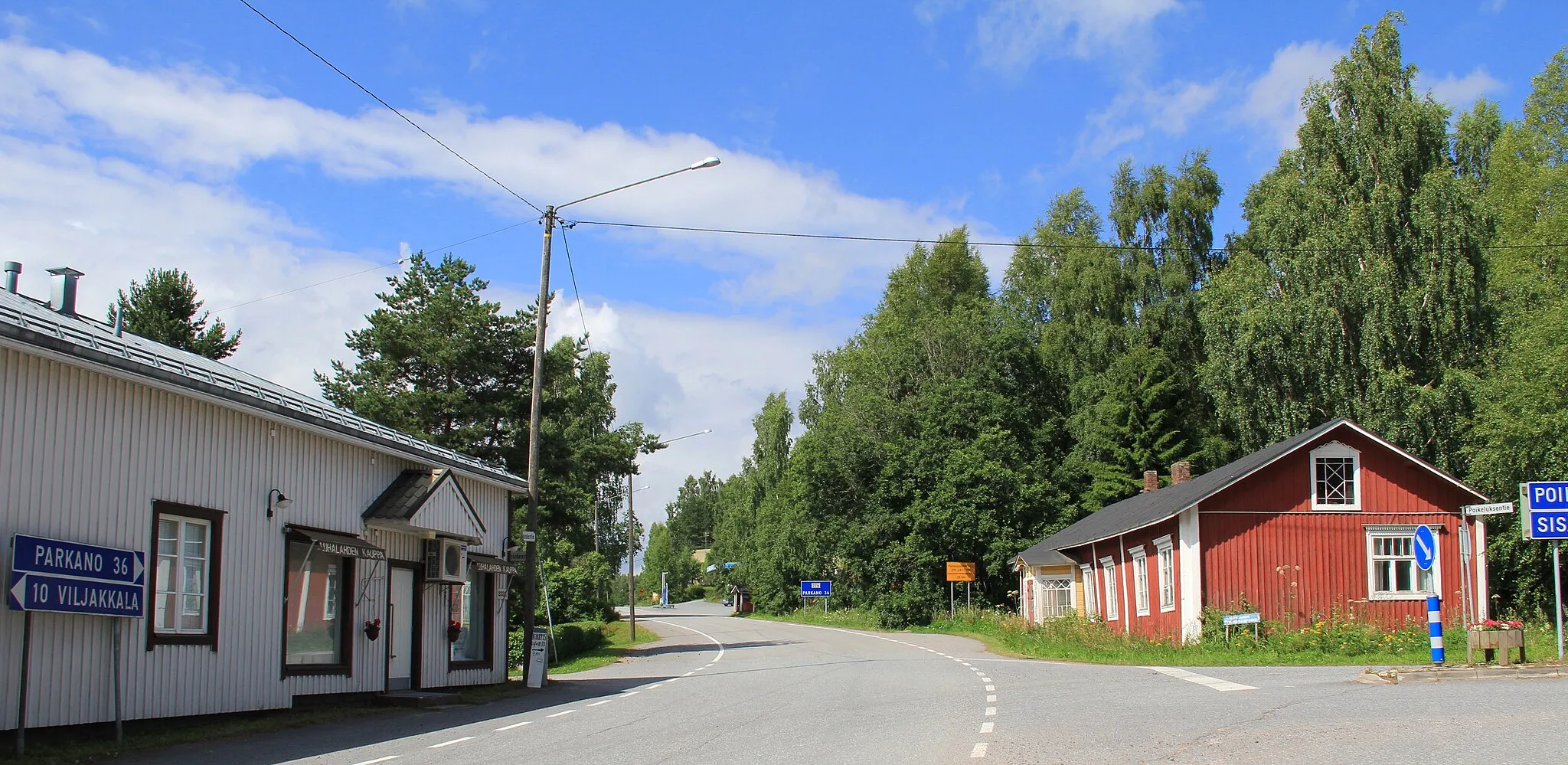 Photo showing: Luhalahti village, Ikaalinen, Finland. - A view from the center of Luhalahti.