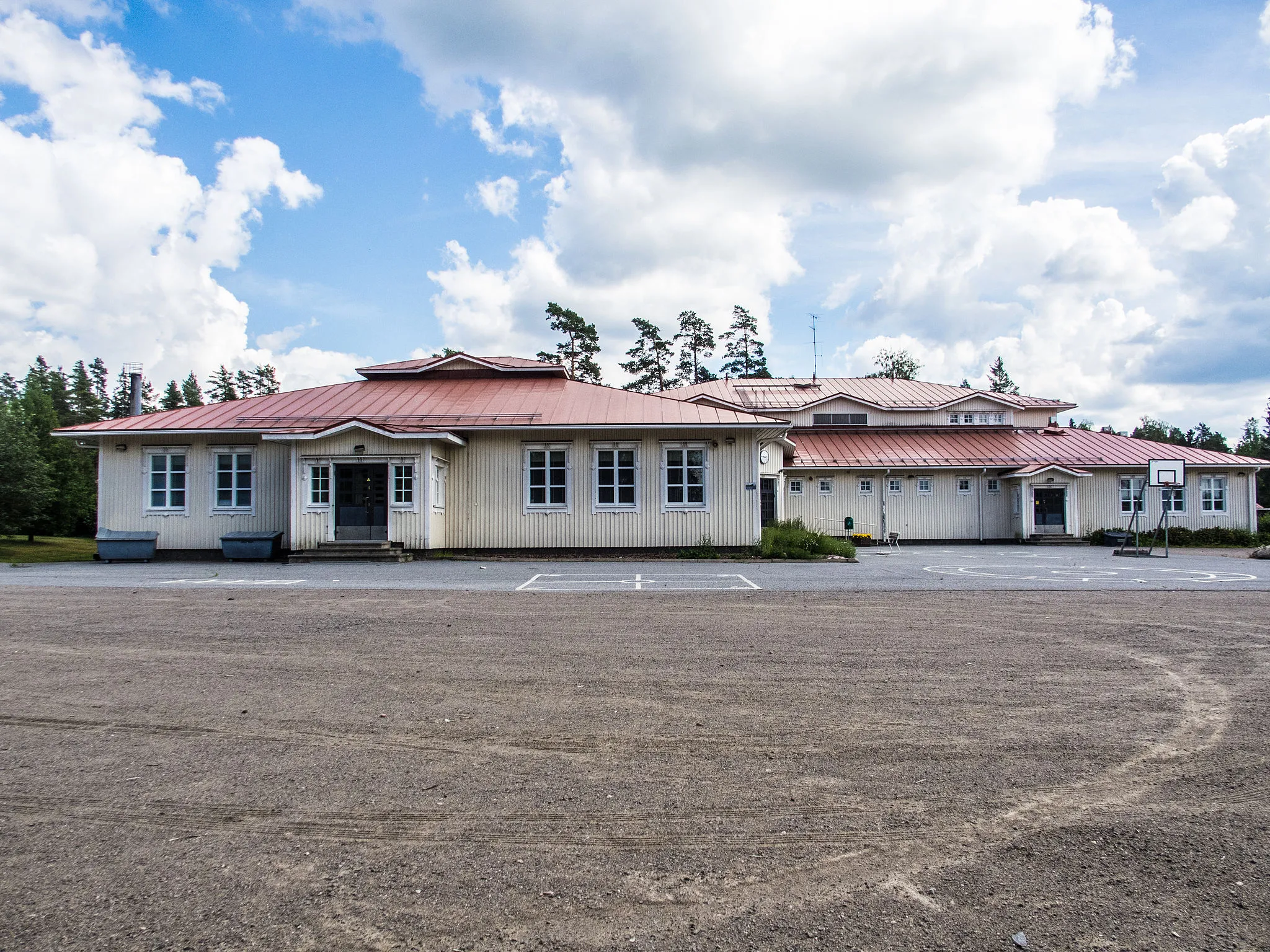 Photo showing: School in Honkilahti village, Eura, Finland. July 2014.