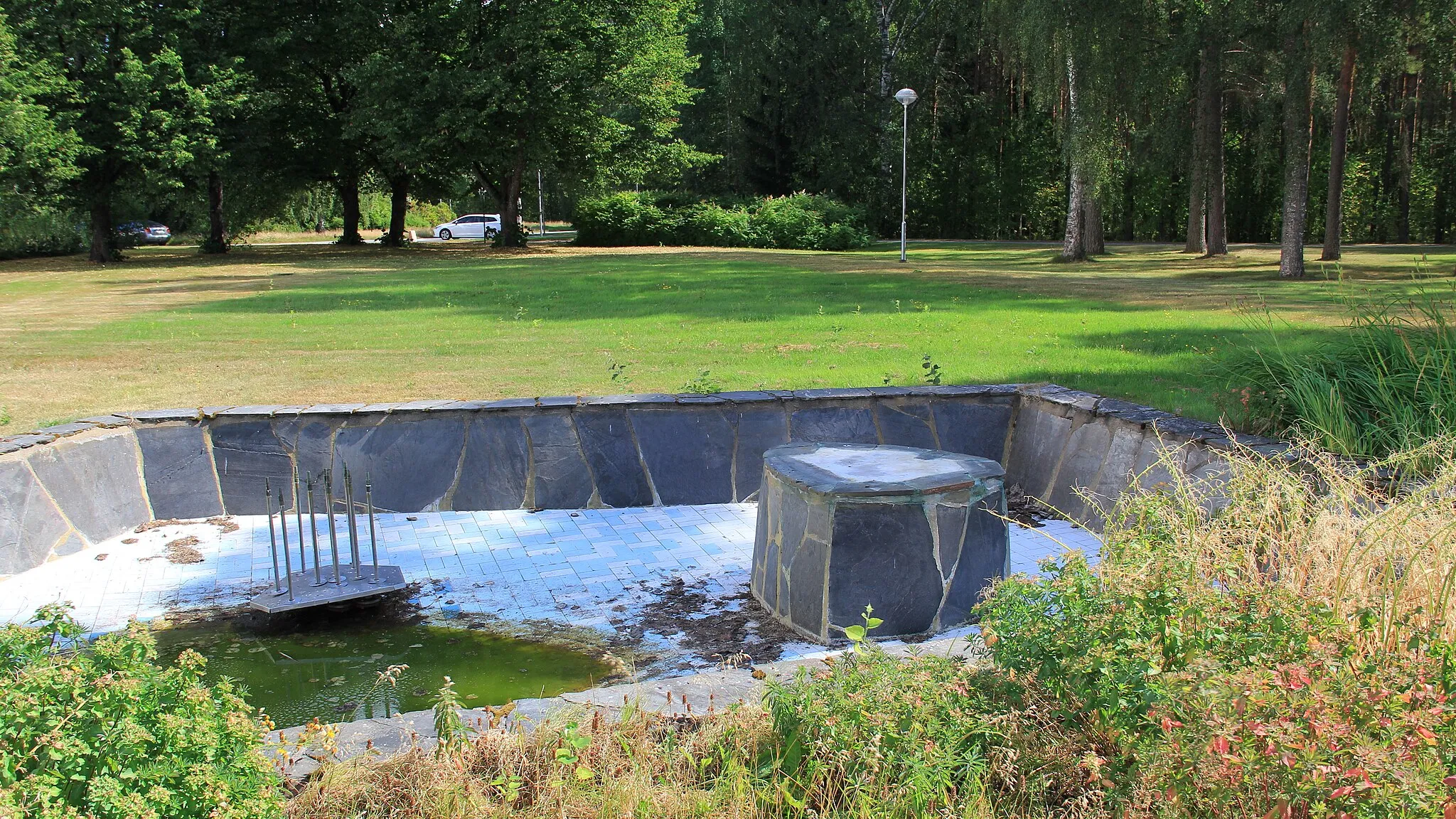 Photo showing: Empty fountain, Härmä hospital, Alahärmä, Kauhava, Finland.