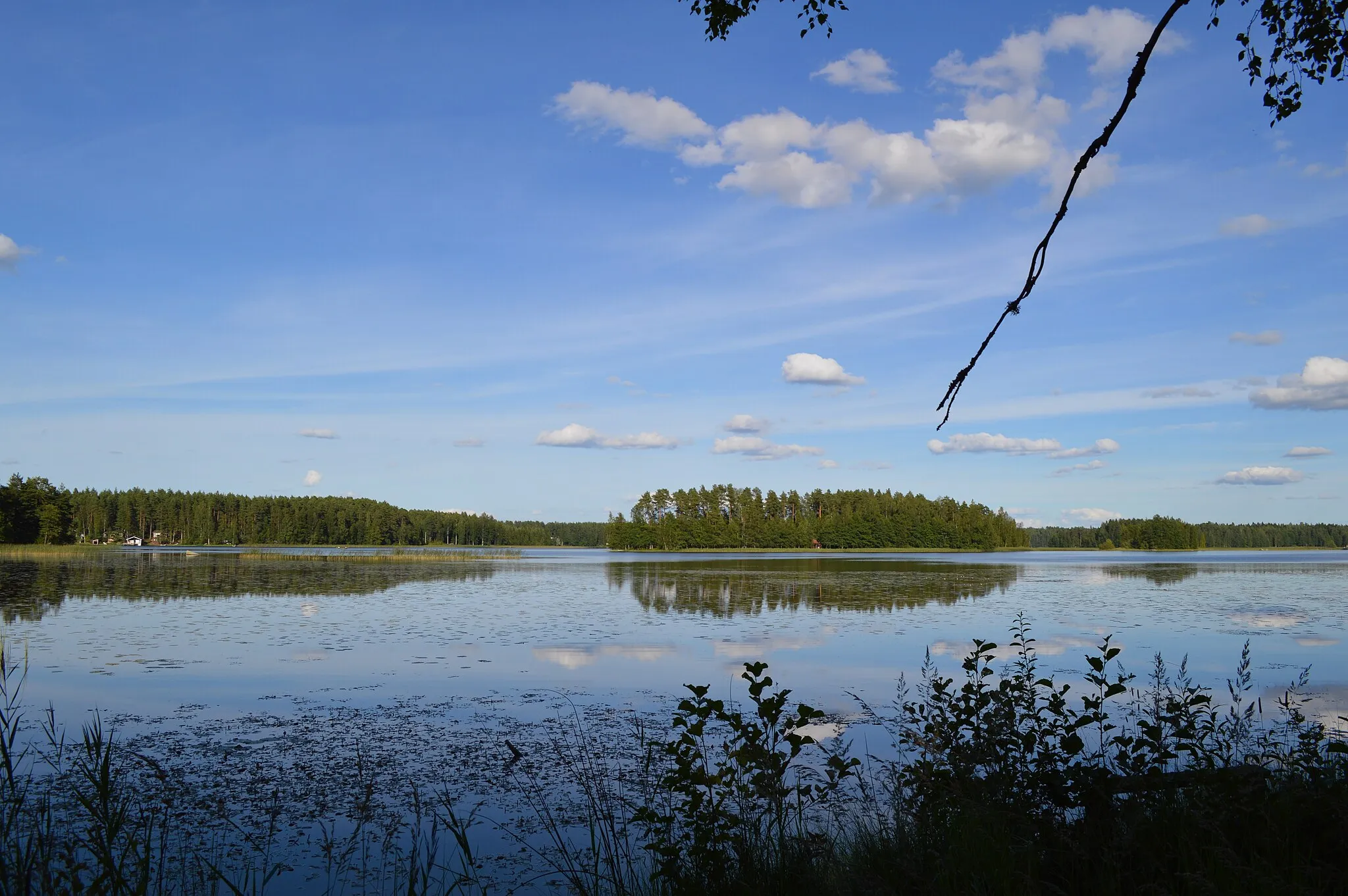 Photo showing: View to the northern end of Lake Houhajärvi