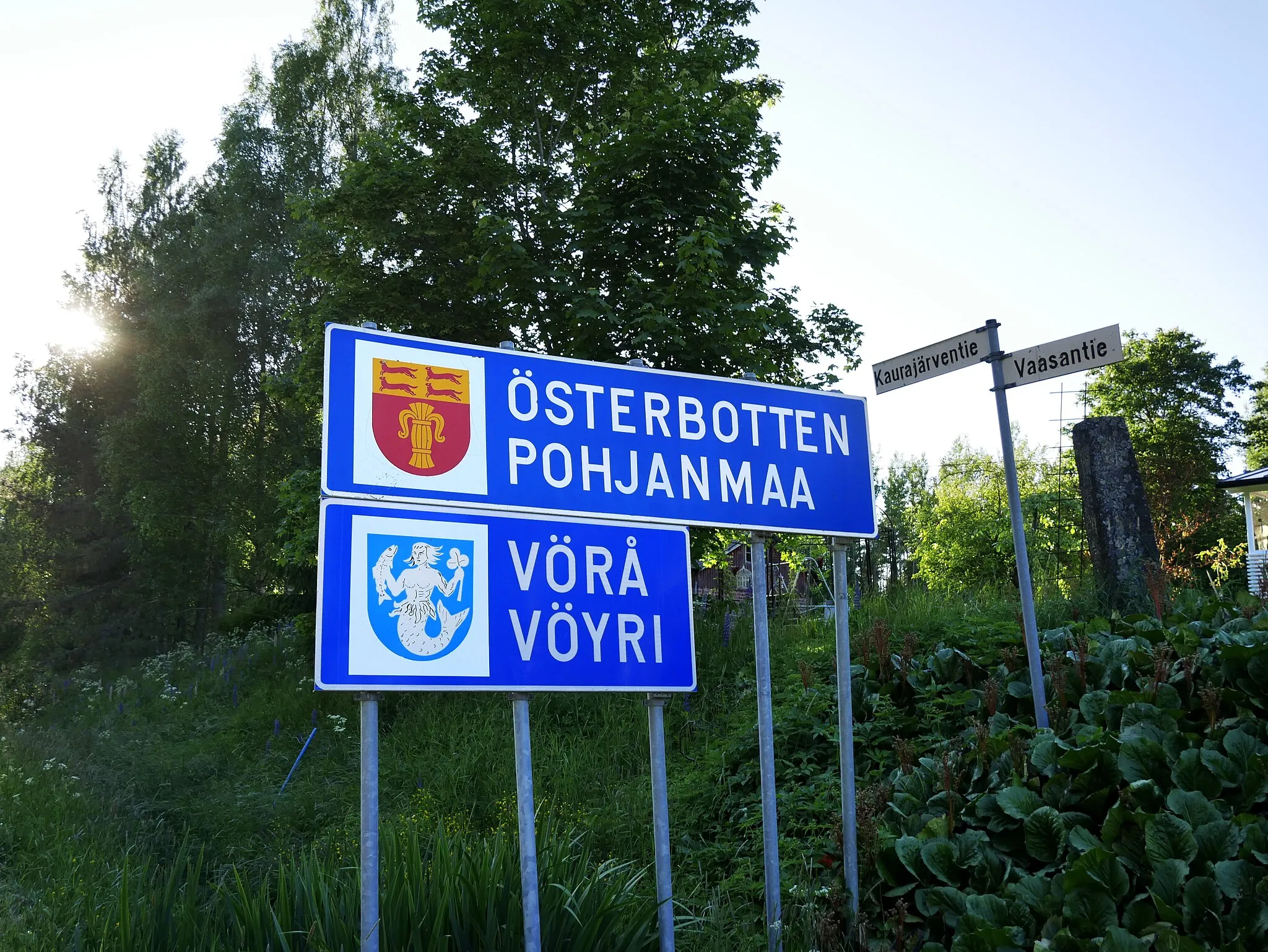 Photo showing: Vöyri municipal border sign.