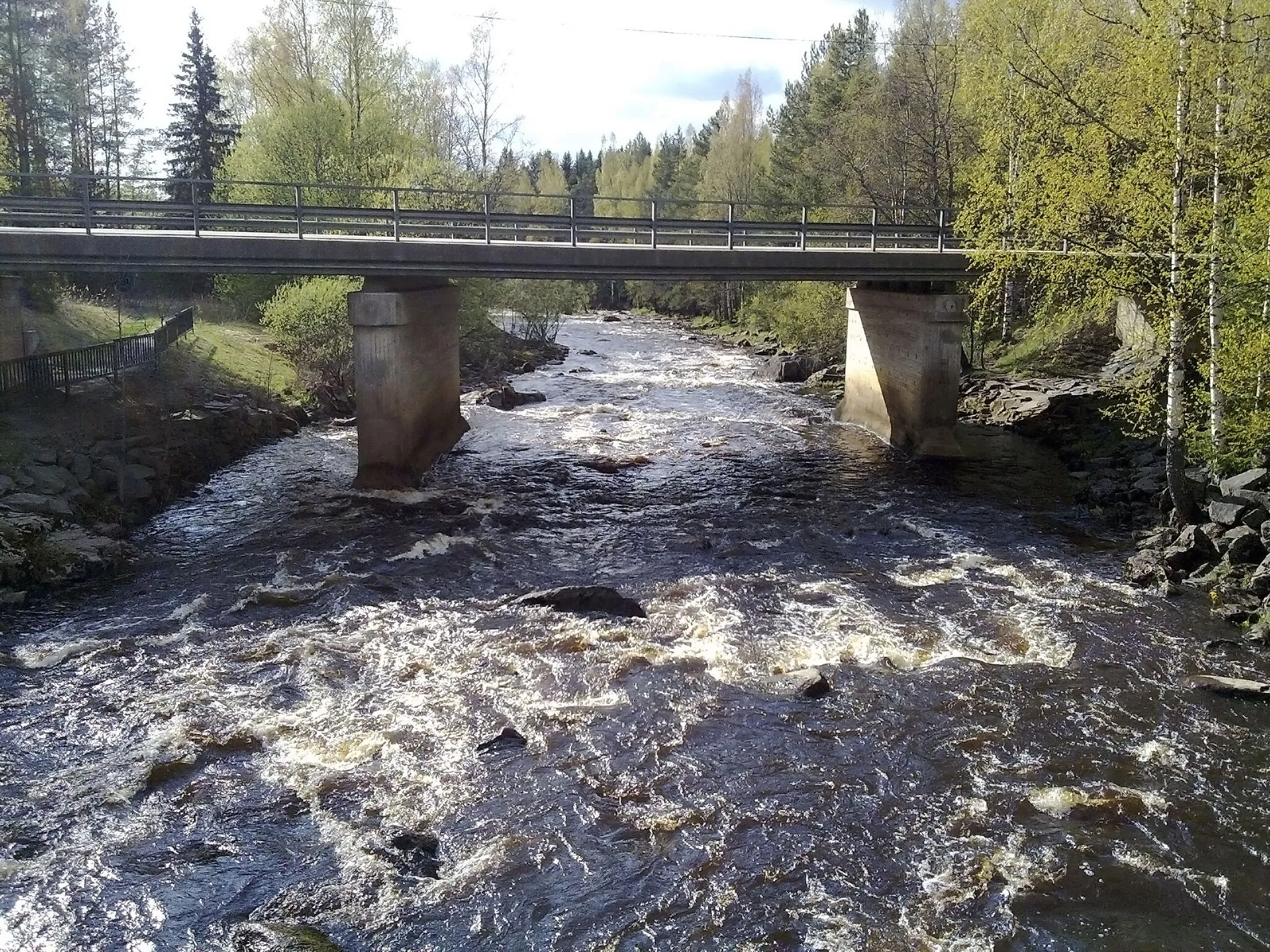 Photo showing: Highway 8 (E8) crossing Lankoski rapids in Merikarvia, Finland