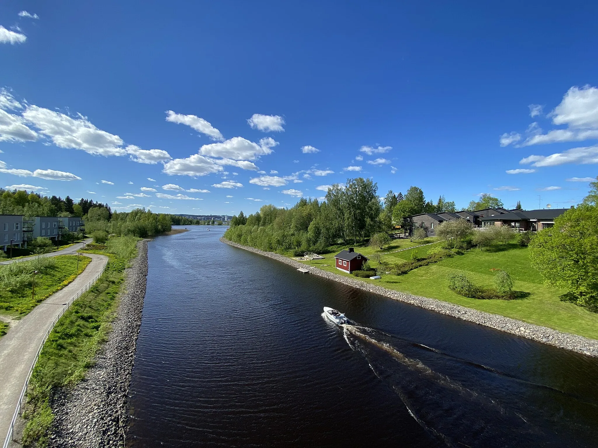 Photo showing: Channel between lakes Jyväsjärvi and Päijänne