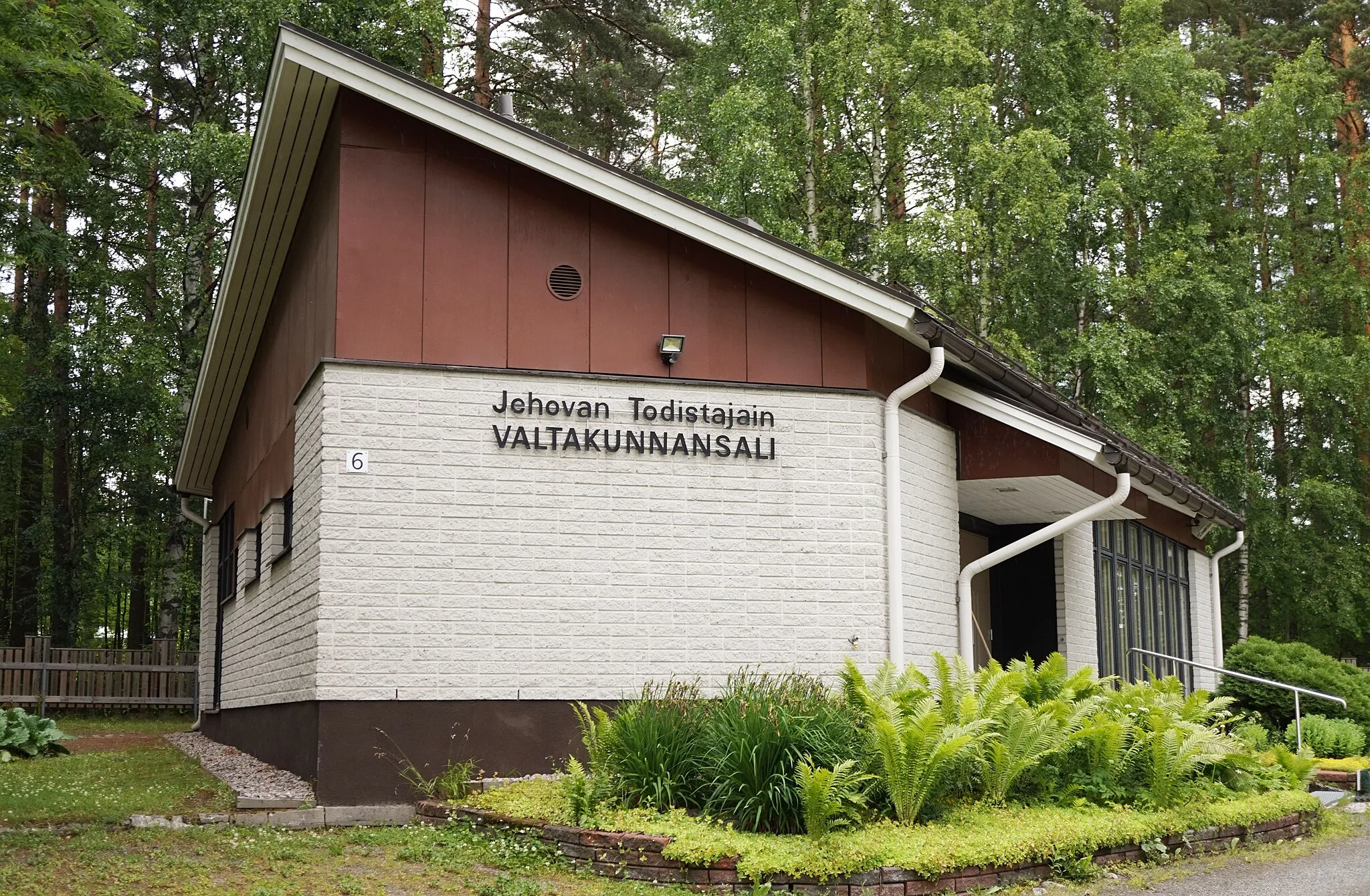 Photo showing: Kingdom hall of Jehovah's Witnesses in Kinkomaa area in Muurame, Finland.