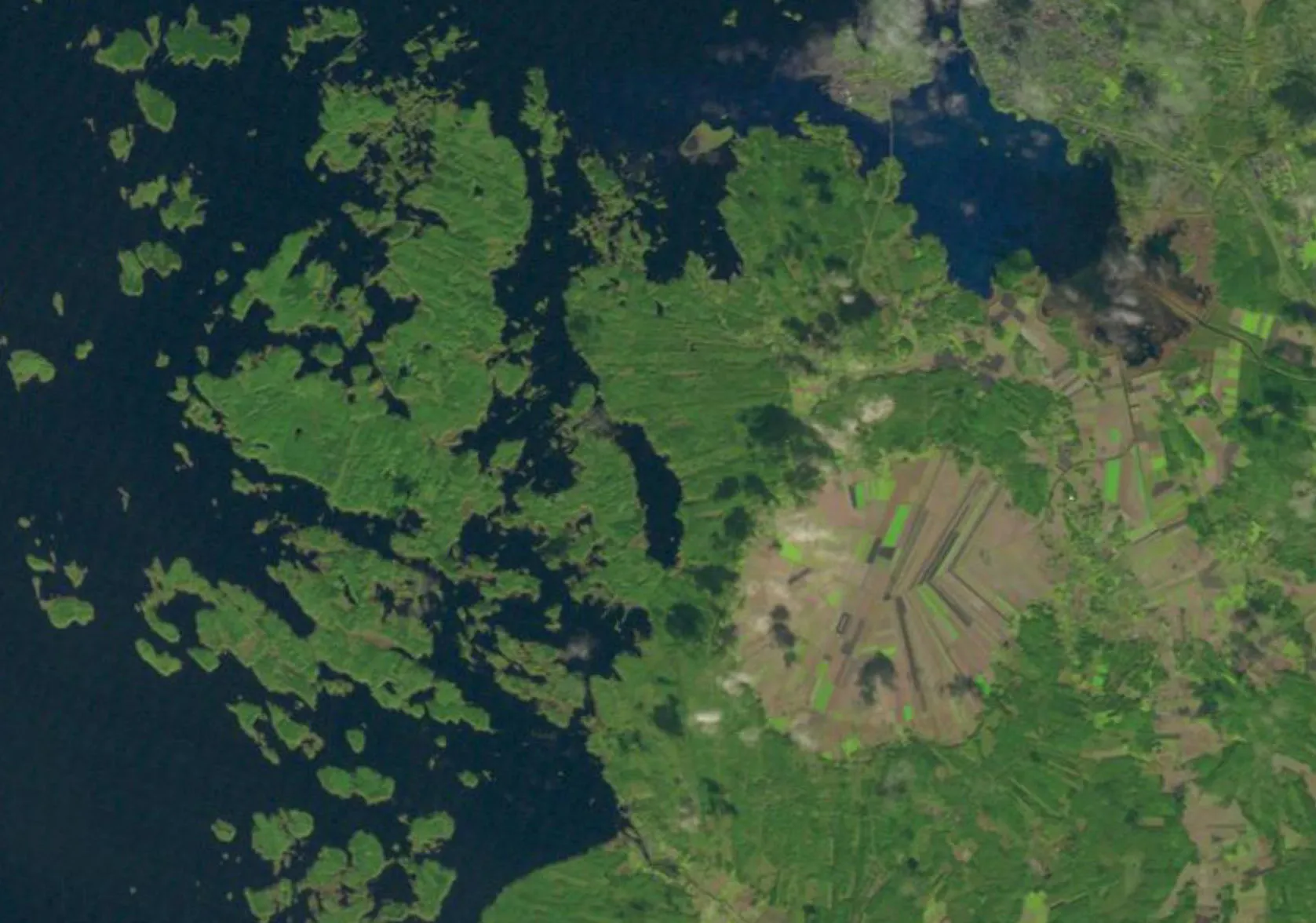 Photo showing: A Landsat picture of Söderfjärden impact crater near Vaasa, Finland