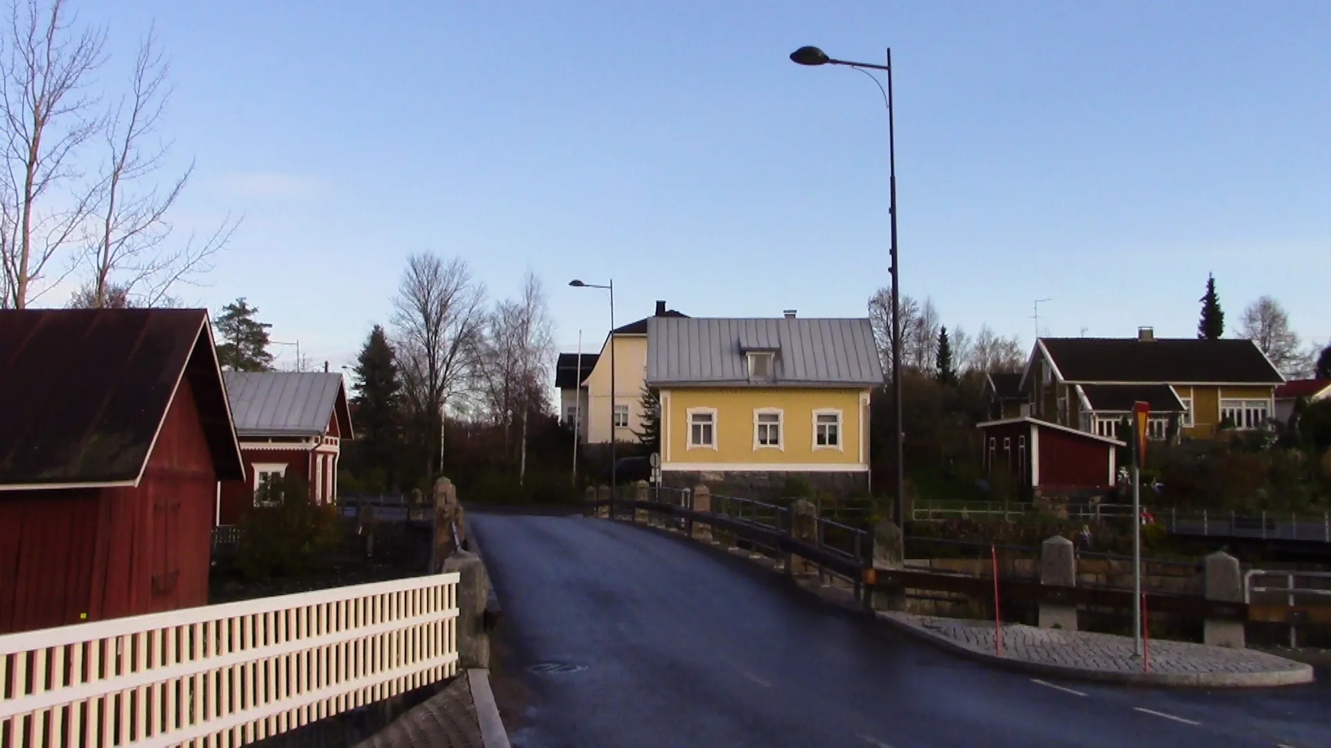 Photo showing: Vanhatie road at Pomarkku stone bridge in Pomarkku, Finland. Picture's taken from southern side of the bridge.