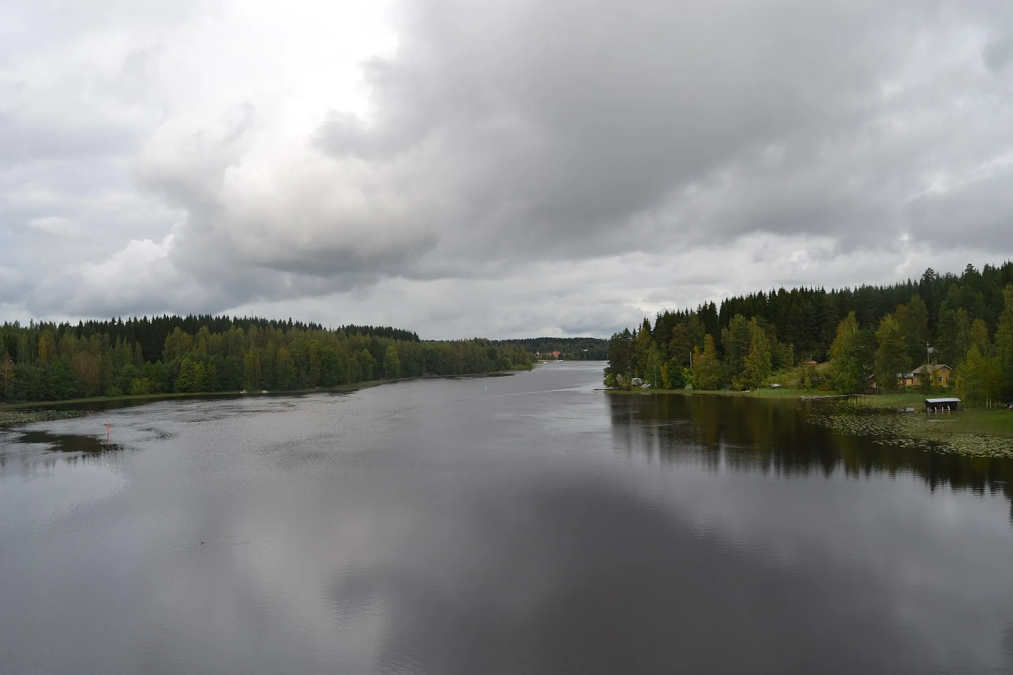 Photo showing: Lake Saraavesi in Laukaa, Finland