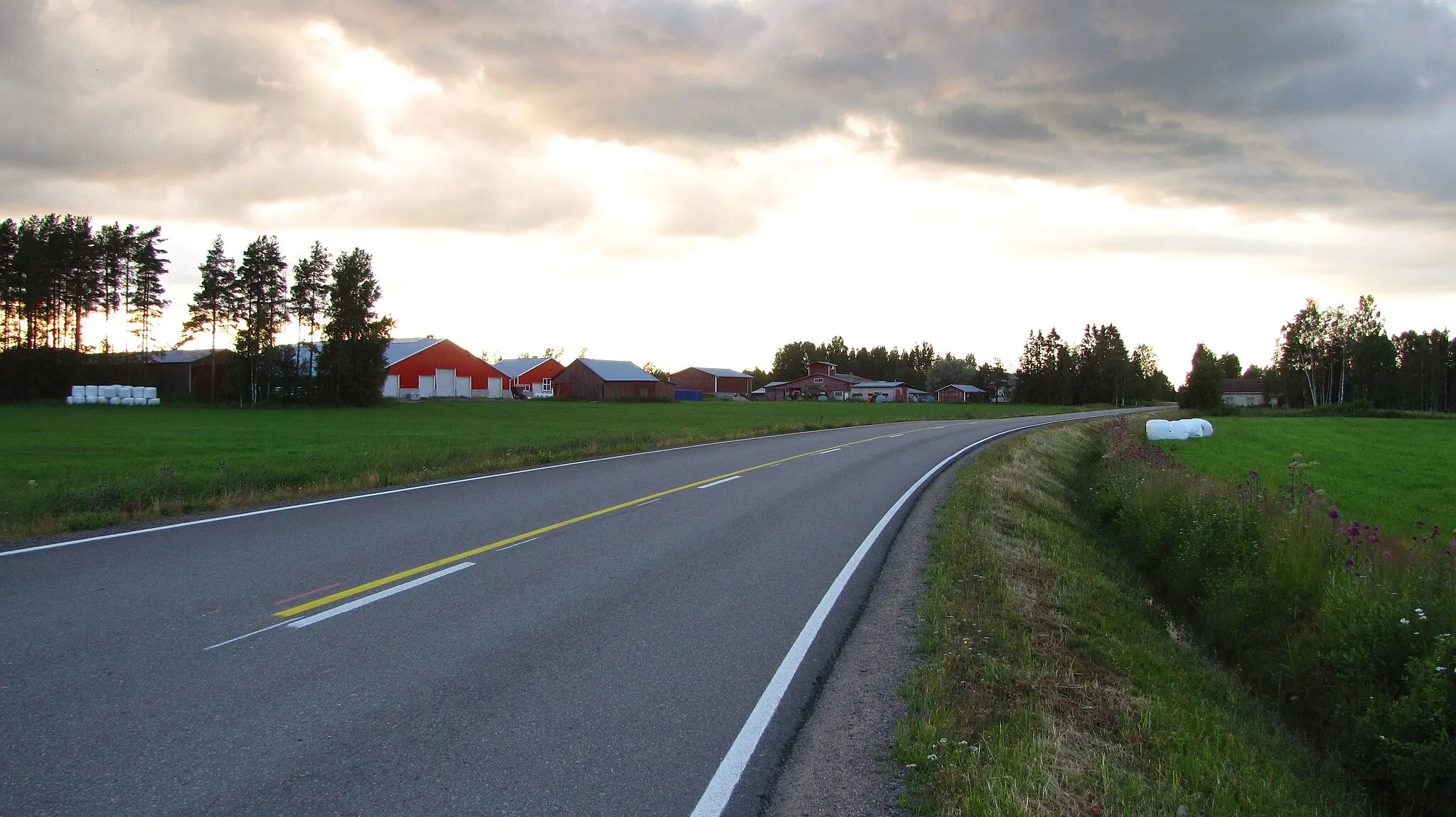 Photo showing: A view in Ilvesjoki village in Jalasjärvi, Finland.