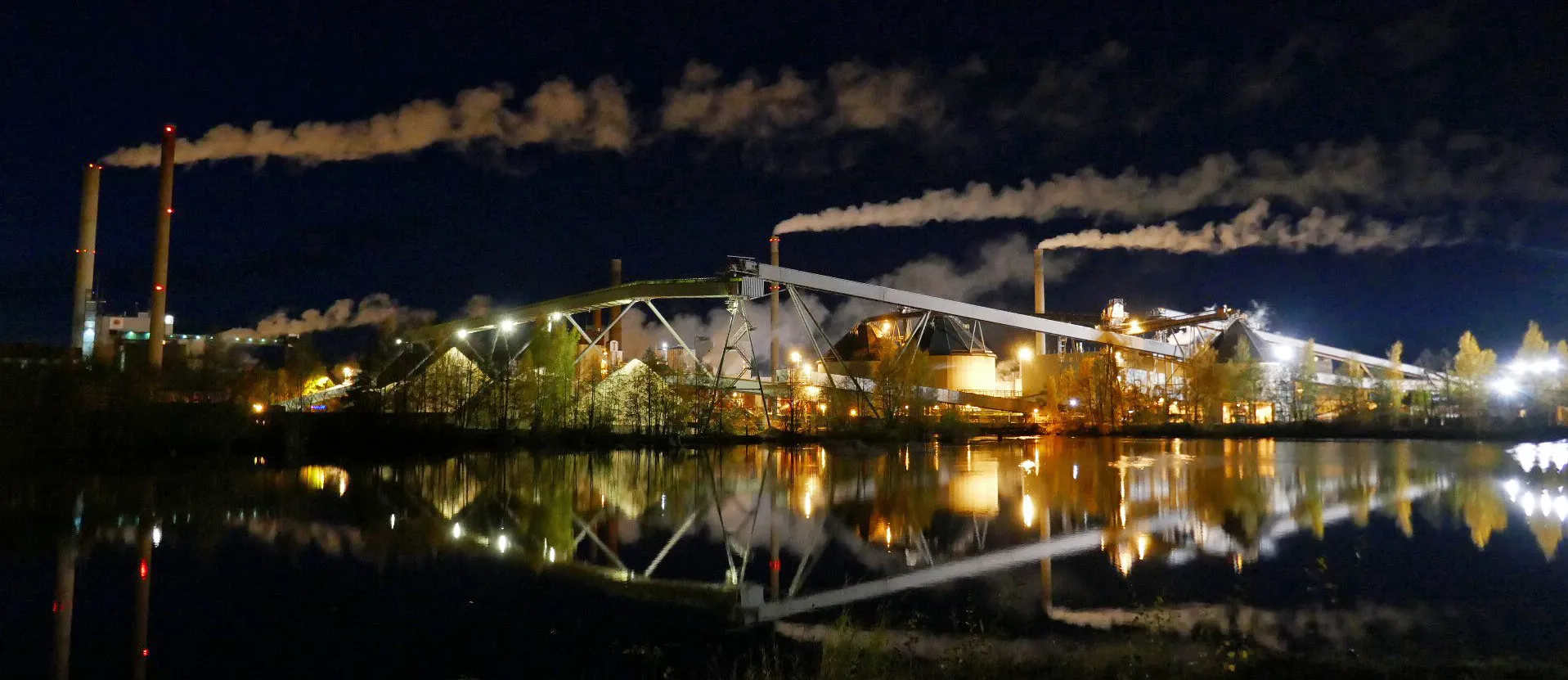 Photo showing: Stora Enso in Varkaus at night.