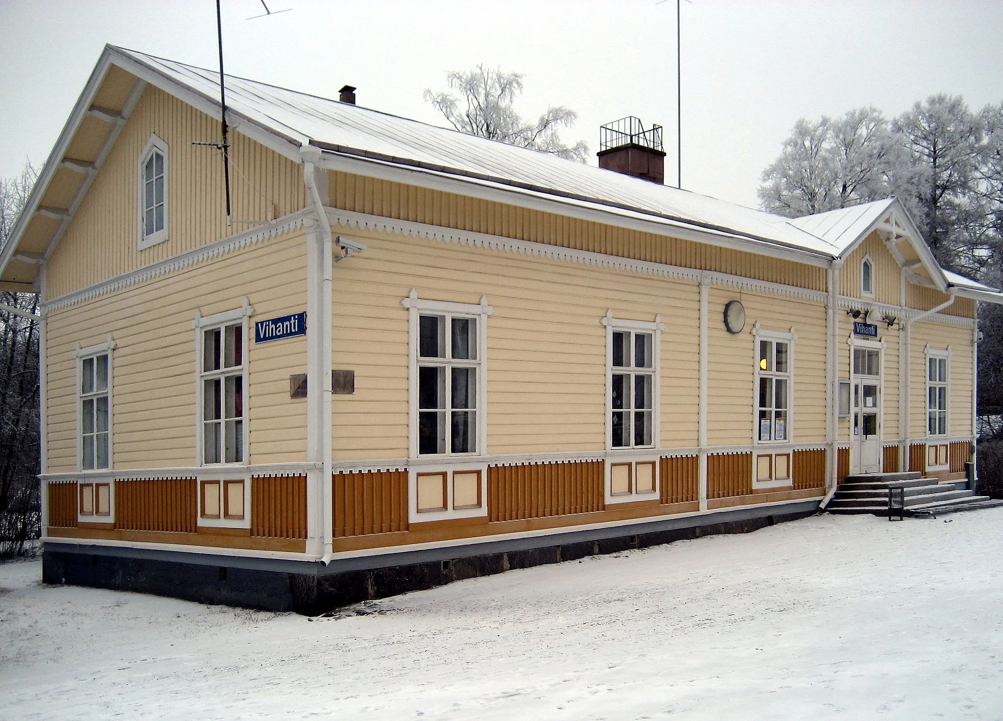 Photo showing: Vihannin rautatieasema 2007