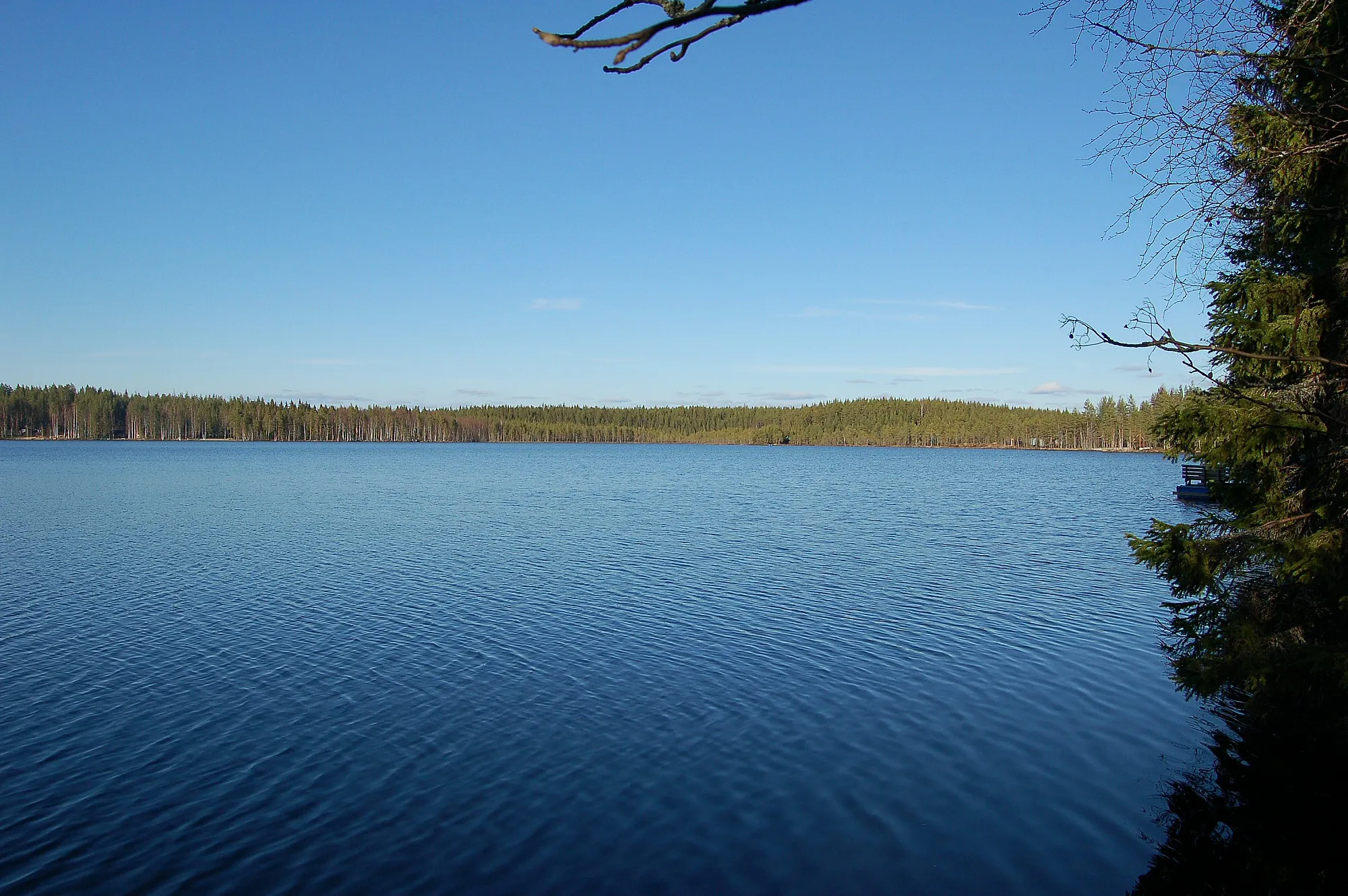 Photo showing: Lake Valkiainen in Karahka village, Ylikiiminki municipality, Finland.