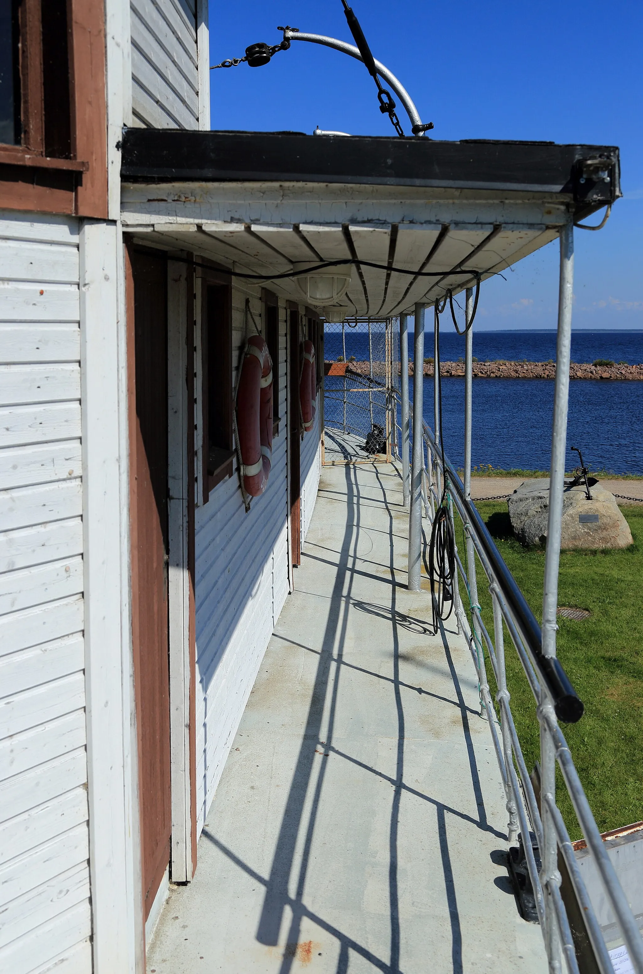 Photo showing: Packet steamer Hailuoto, built in 1920, serves as a café on dry land in Varjakka, Lumijoki, Finland.