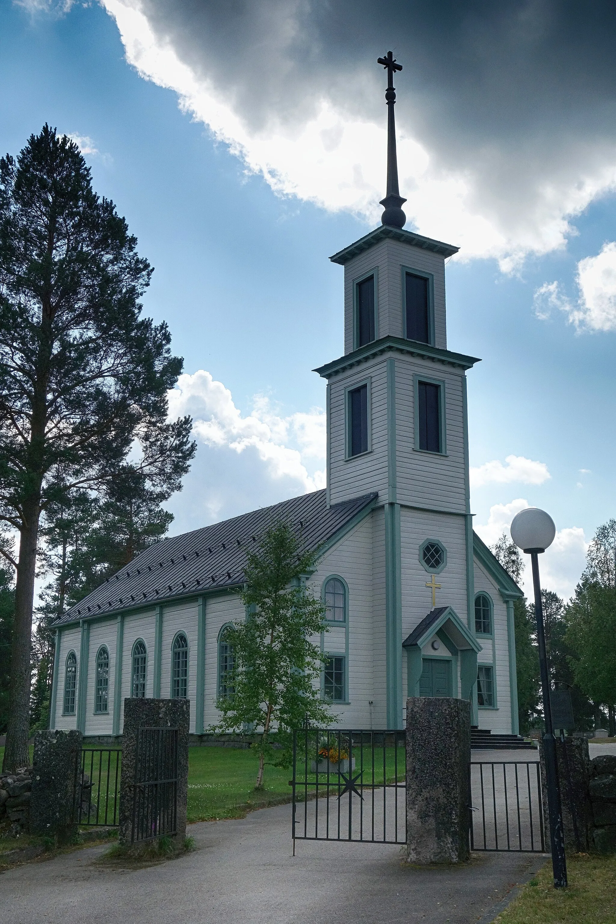 Photo showing: Korpilombolo kyrka som tillhör Pajala församling i Luleå stift.