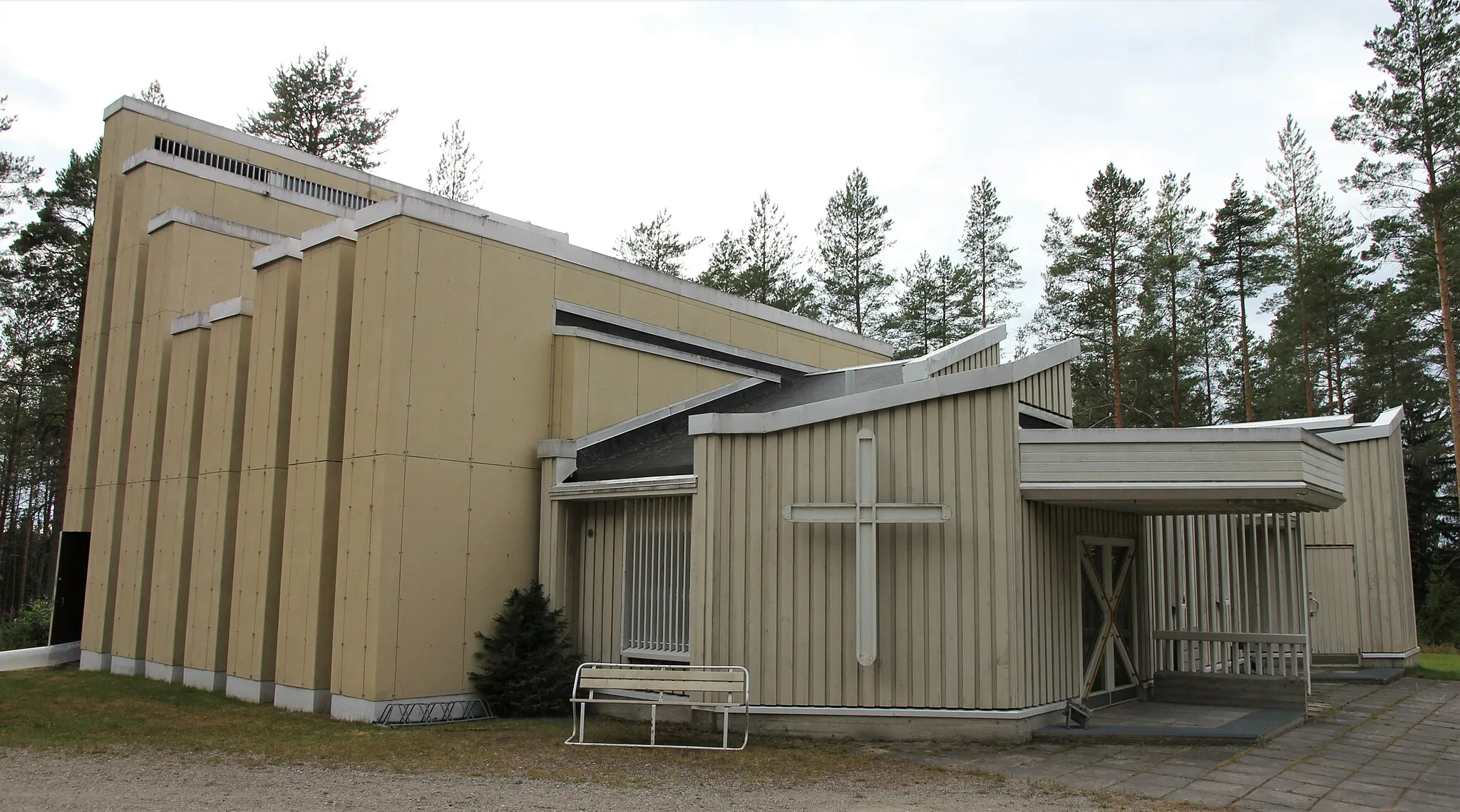 Photo showing: Alapitkän kirkko on evankelis-luterilainen kirkko Lapinlahdella. Kirkon  katuosoite on Kirkkotie1, Alapitkä, Lapinlahti.
