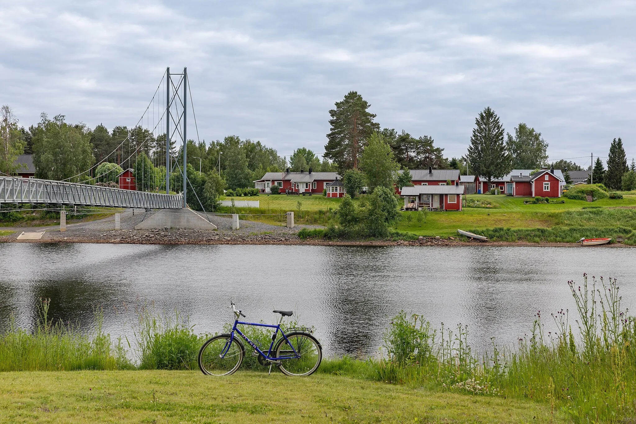 Photo showing: Suspension bridge in Jakkukylä village, Ii, North Finland